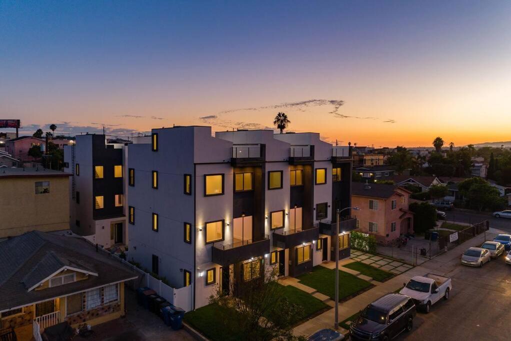 Luxury Modern 4 bedroom 3 Bath Home With Rooftop Deck #3