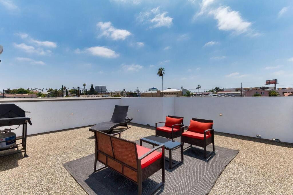 Luxury Modern 4 bedroom 3 Bath Home With Rooftop Deck #3