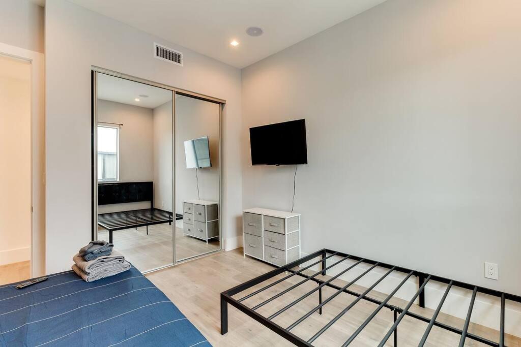 Luxury Modern 4 bedroom 3 Bath Home With Rooftop Deck #3