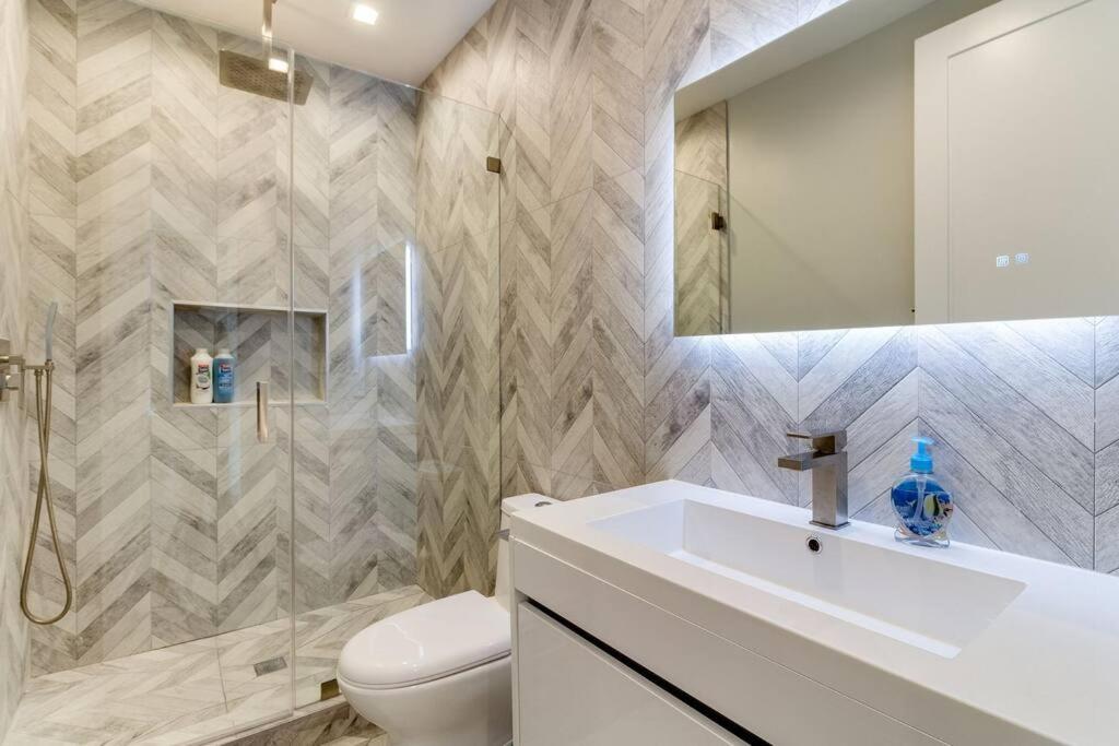 Luxury Modern 4 bedroom 3 Bath Home With Rooftop Deck #3