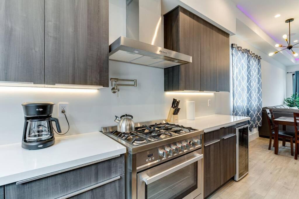 Luxury Modern 4 bedroom 3 Bath Home With Rooftop Deck #3