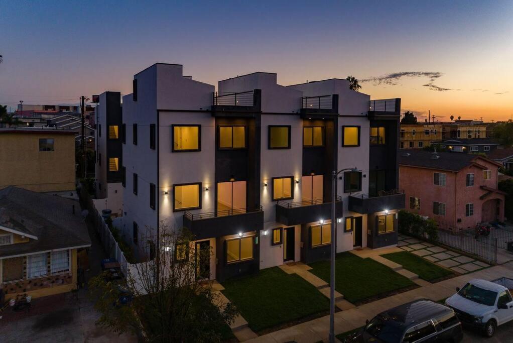Luxury Modern 4 bedroom 3 Bath Home With Rooftop Deck #3