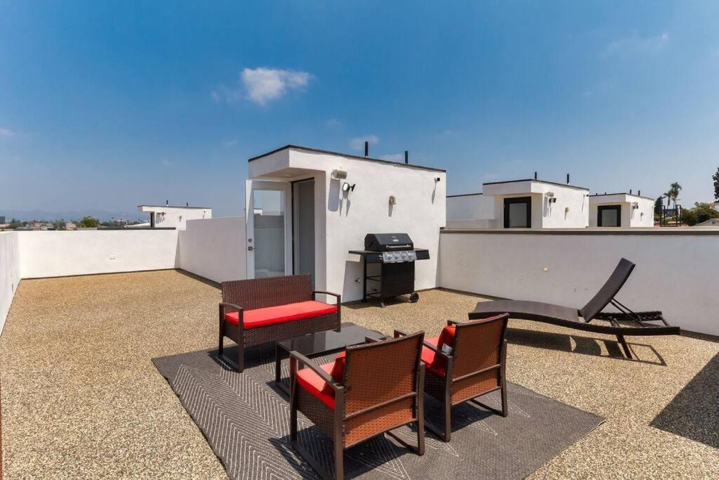 Luxury Modern 4 bedroom 3 Bath Home With Rooftop Deck #3