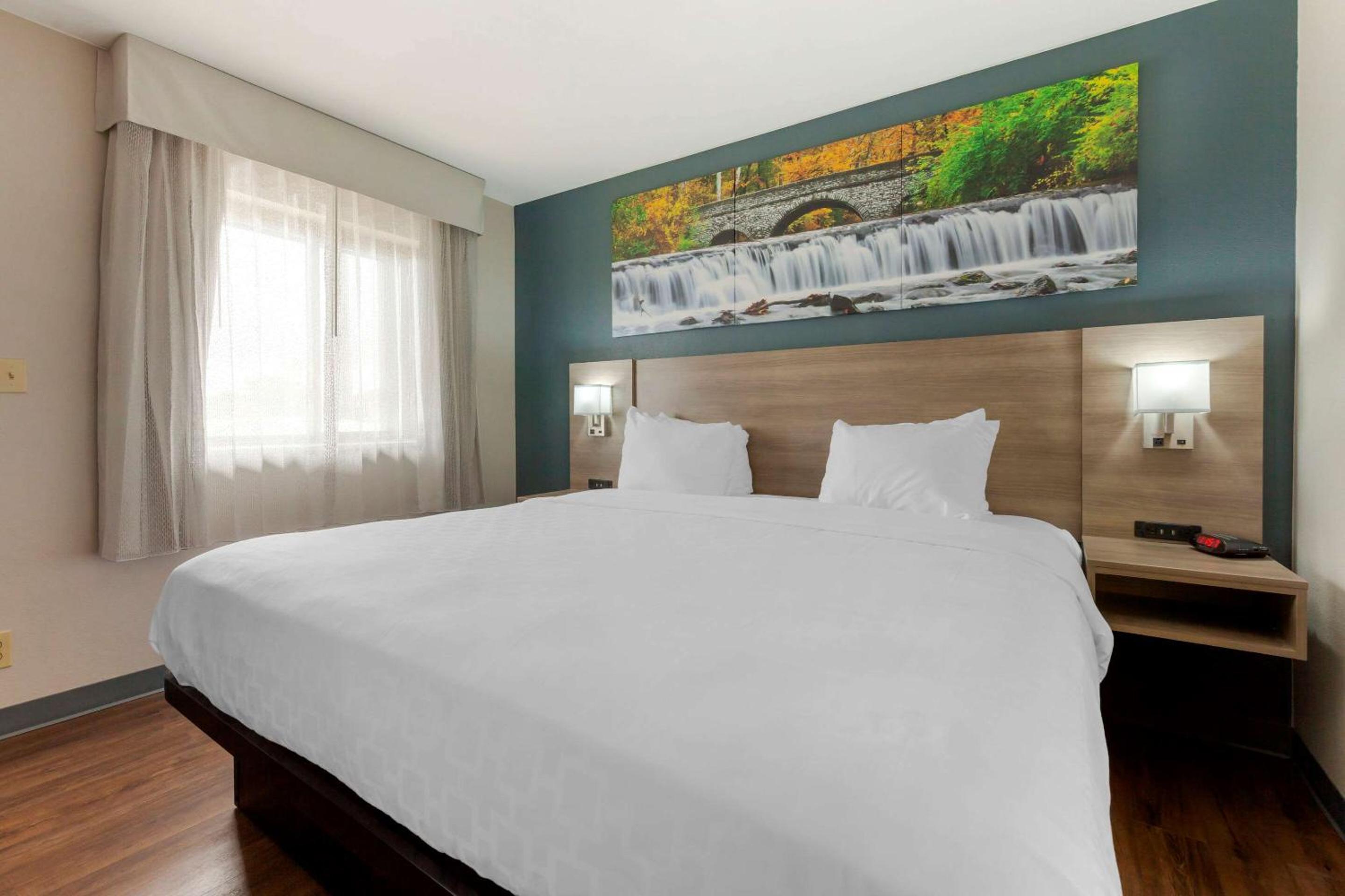 Tomah Vacations - Clarion Pointe Tomah - Property Image 4