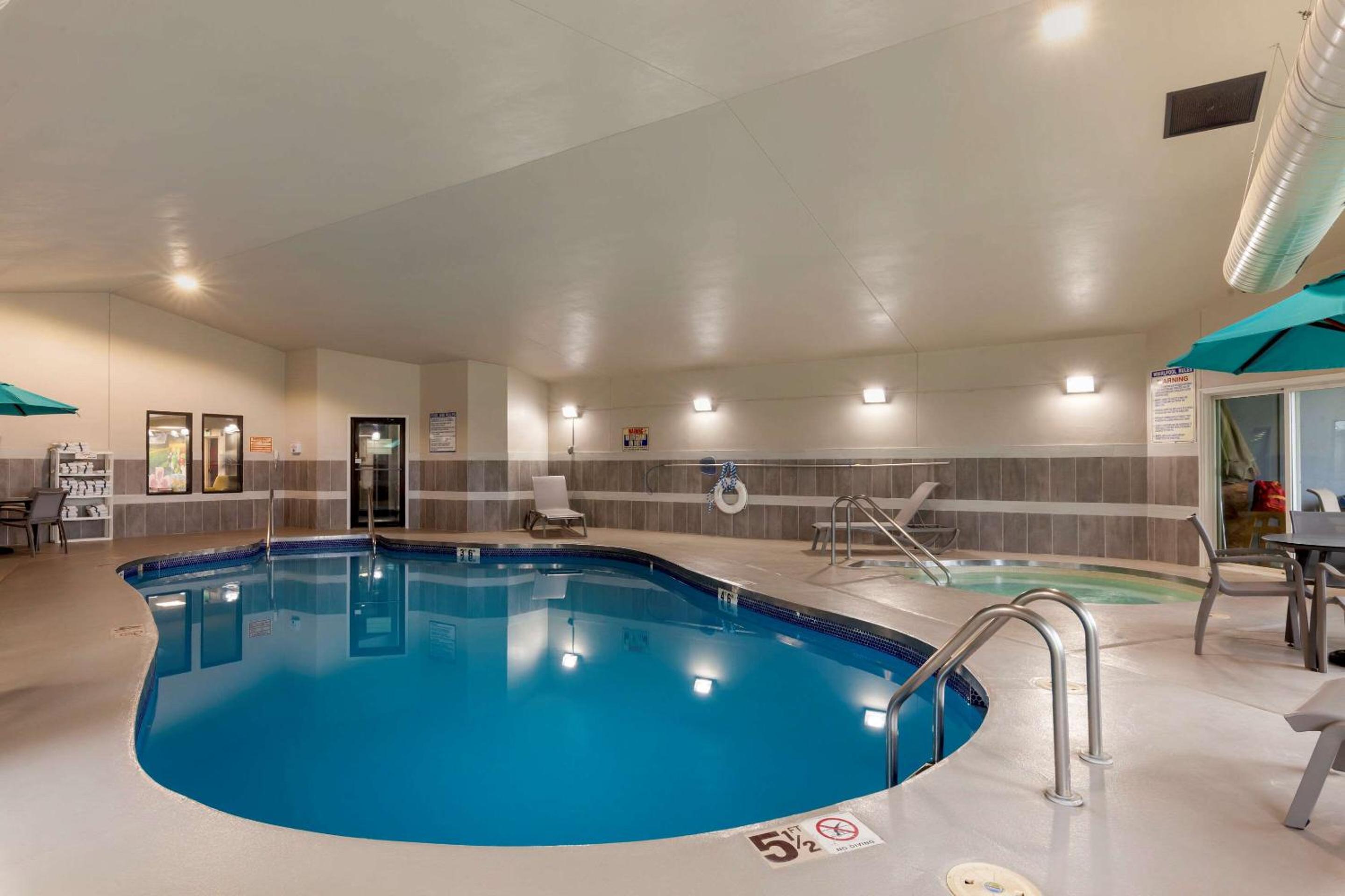 Tomah Vacations - Clarion Pointe Tomah - Property Image 7