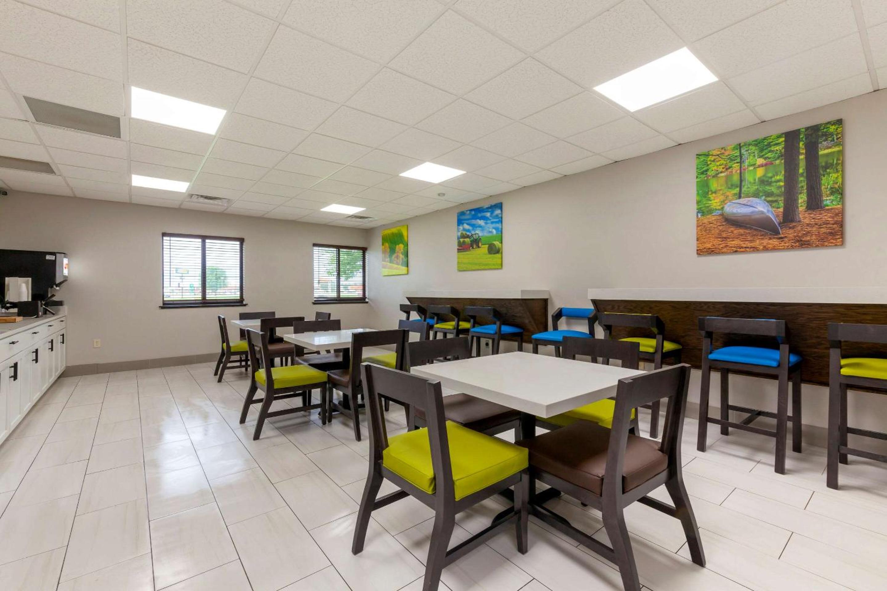 Tomah Vacations - Clarion Pointe Tomah - Property Image 10