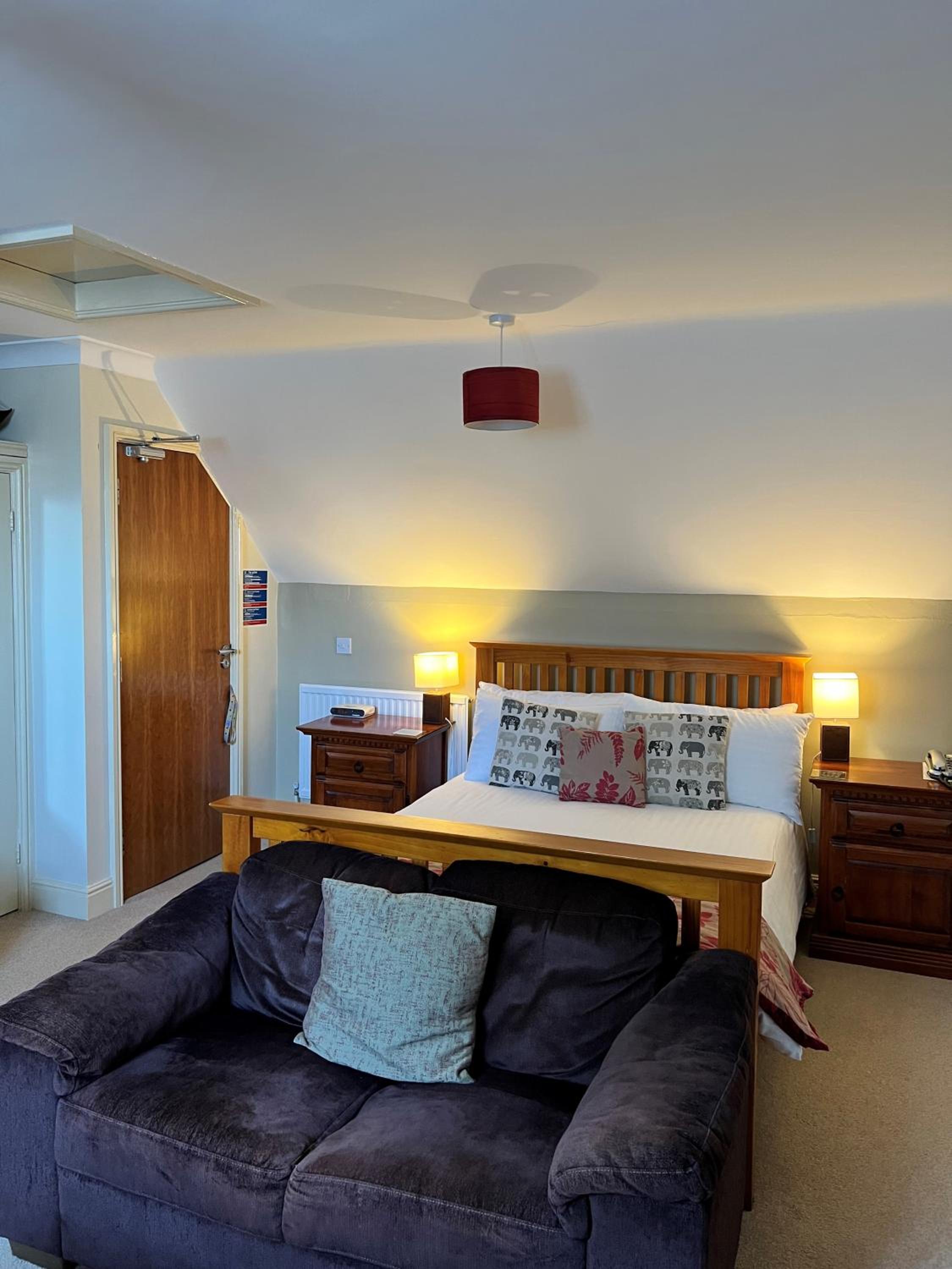 Oakham Vacations - The Kings Arms Inn - Property Image 3