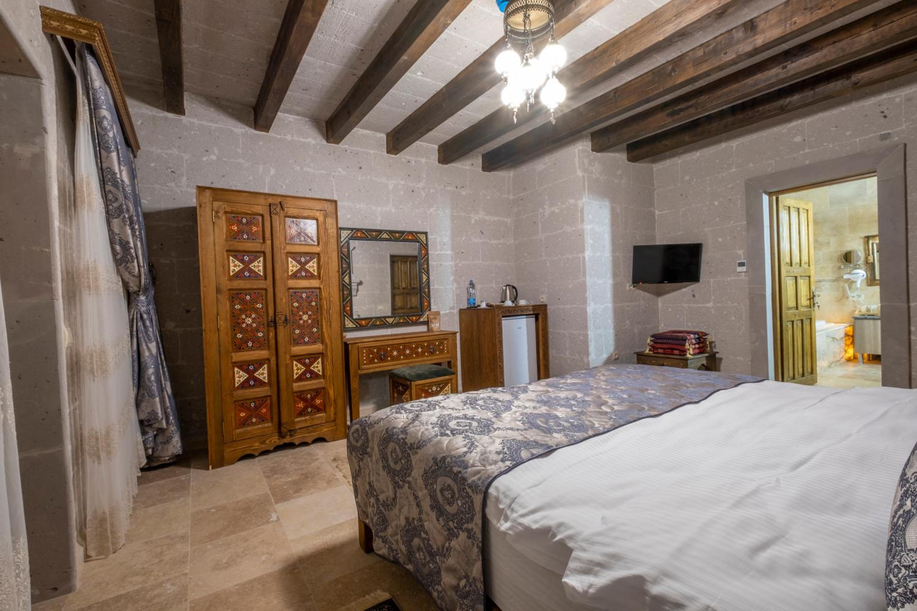 Underground Cave Suites Hotel - Image 70