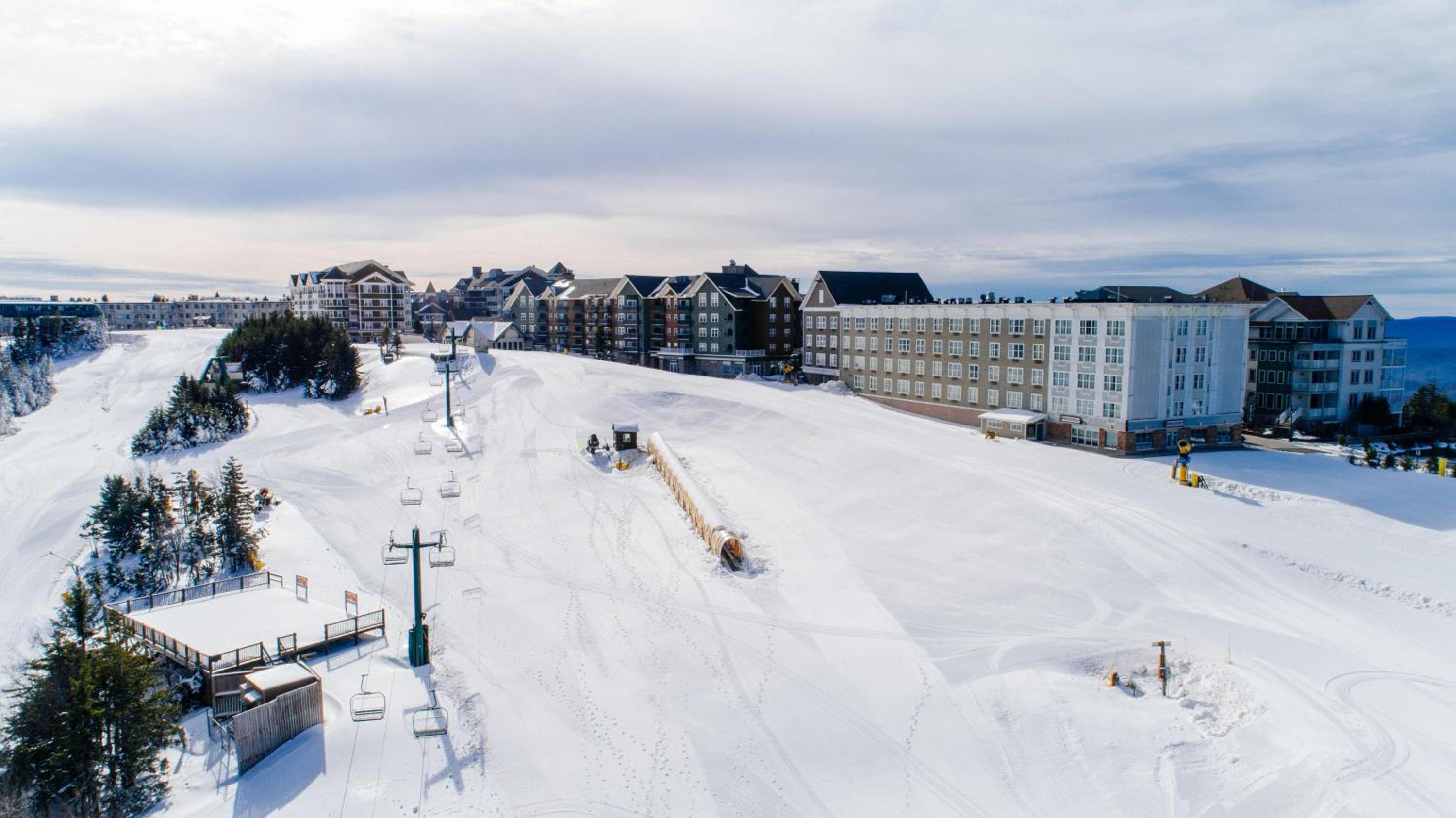 Snowshoe Ski-InSki-Out Steps to Ballhooter Lift Mountain Lodge Condo view 5