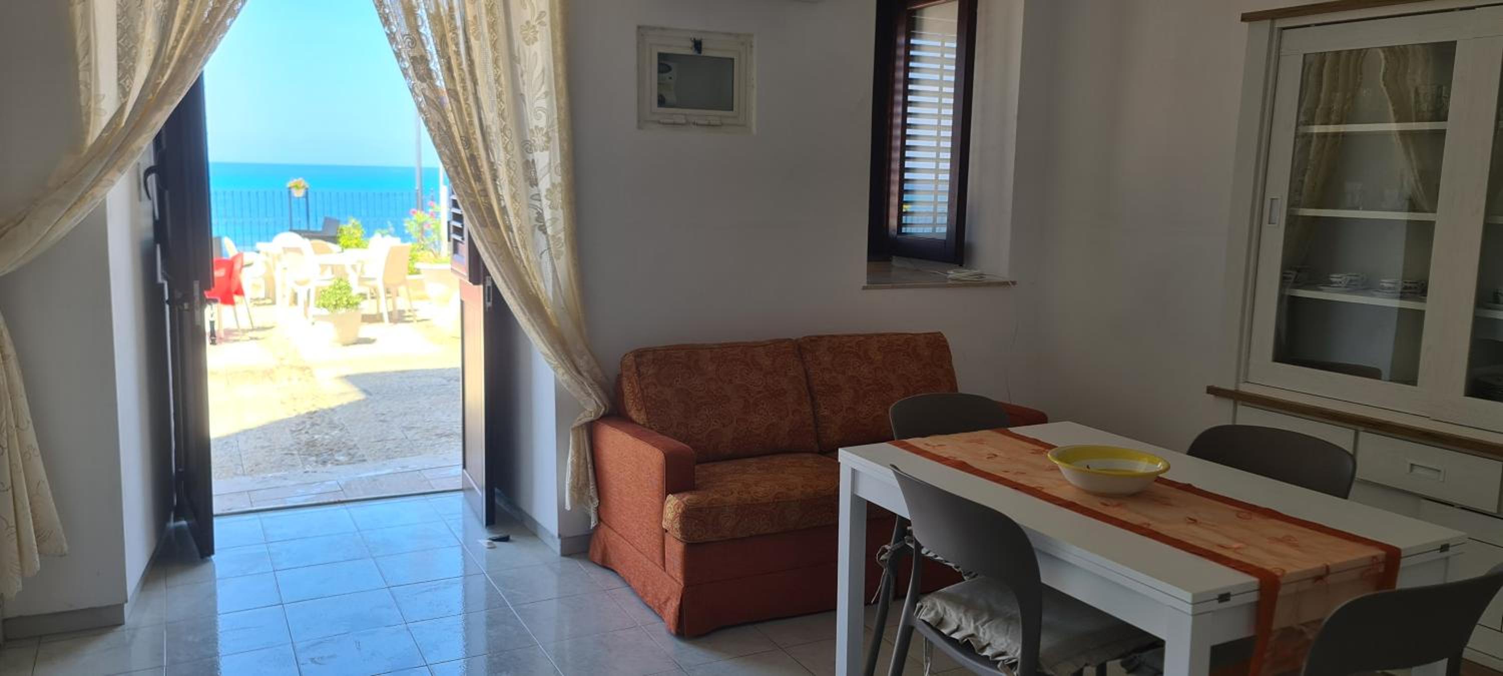 Vista Mare Marina Trappeto en Trappeto — hotel room