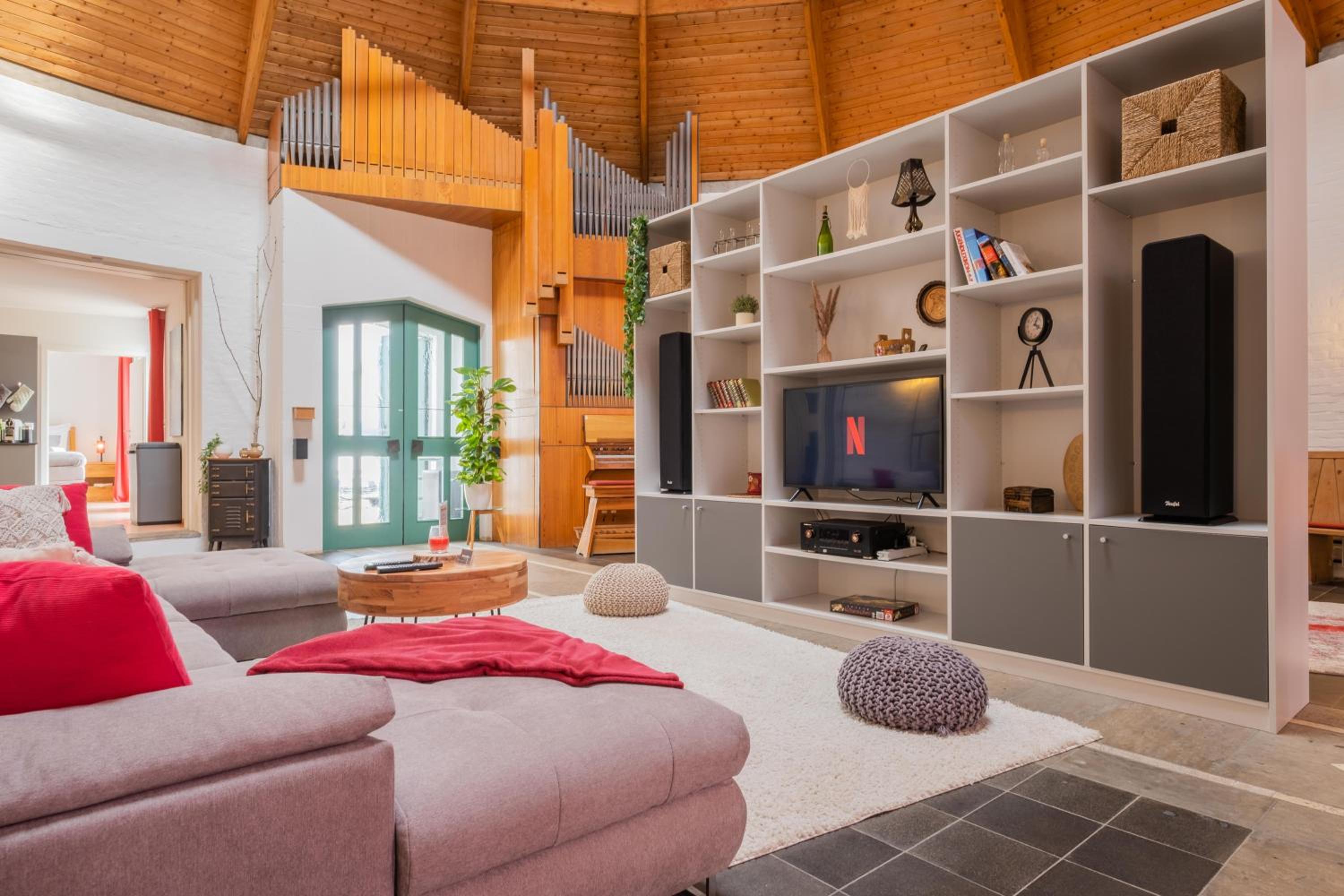 dreamcation - Wohnen in KIRCHE, 3D-Tour, Terrasse, BBQ, Küche, Kamin, 180qm, photo 7