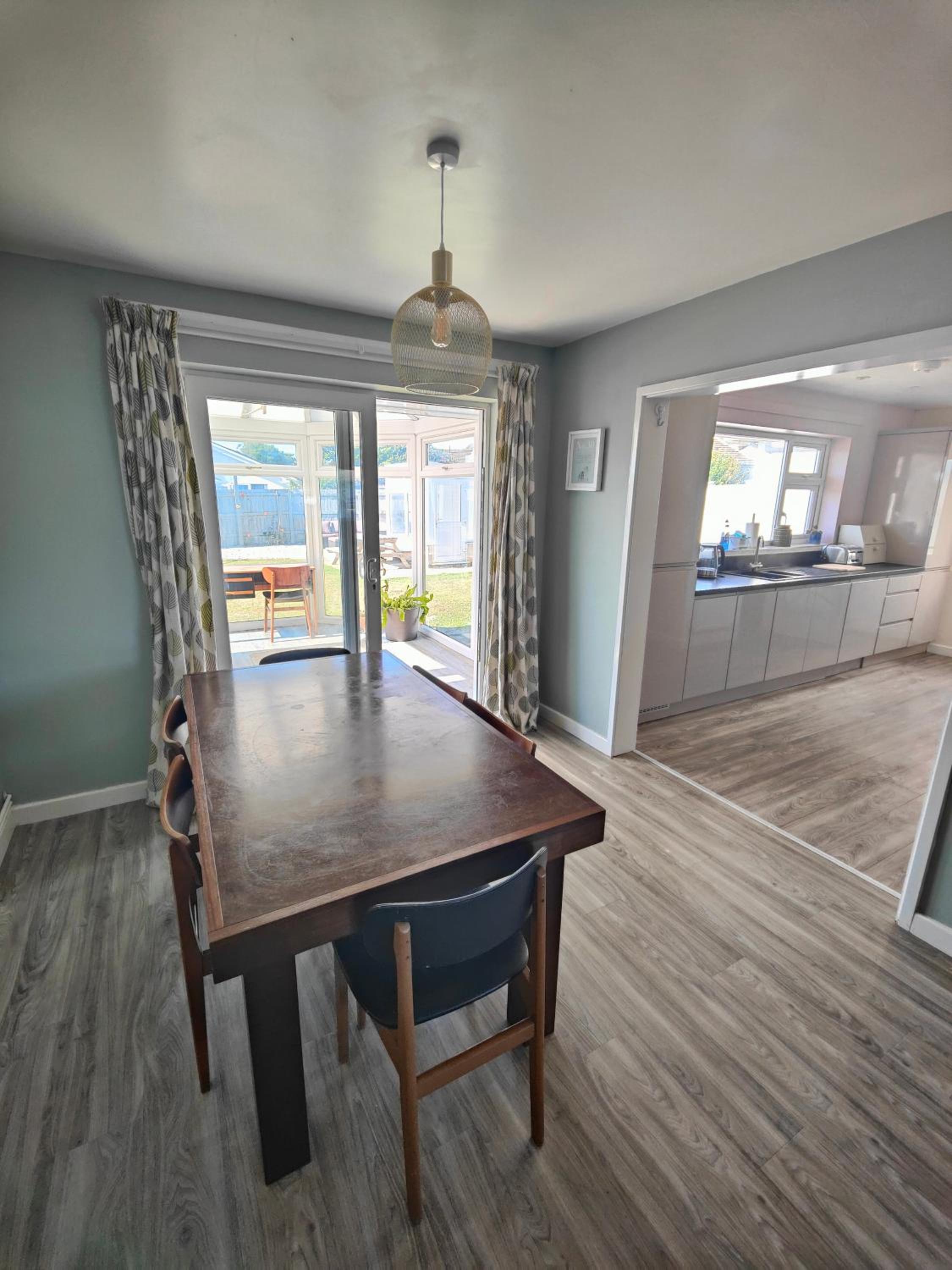 Seaside bungalow 5 mins walk to beach and town view 5