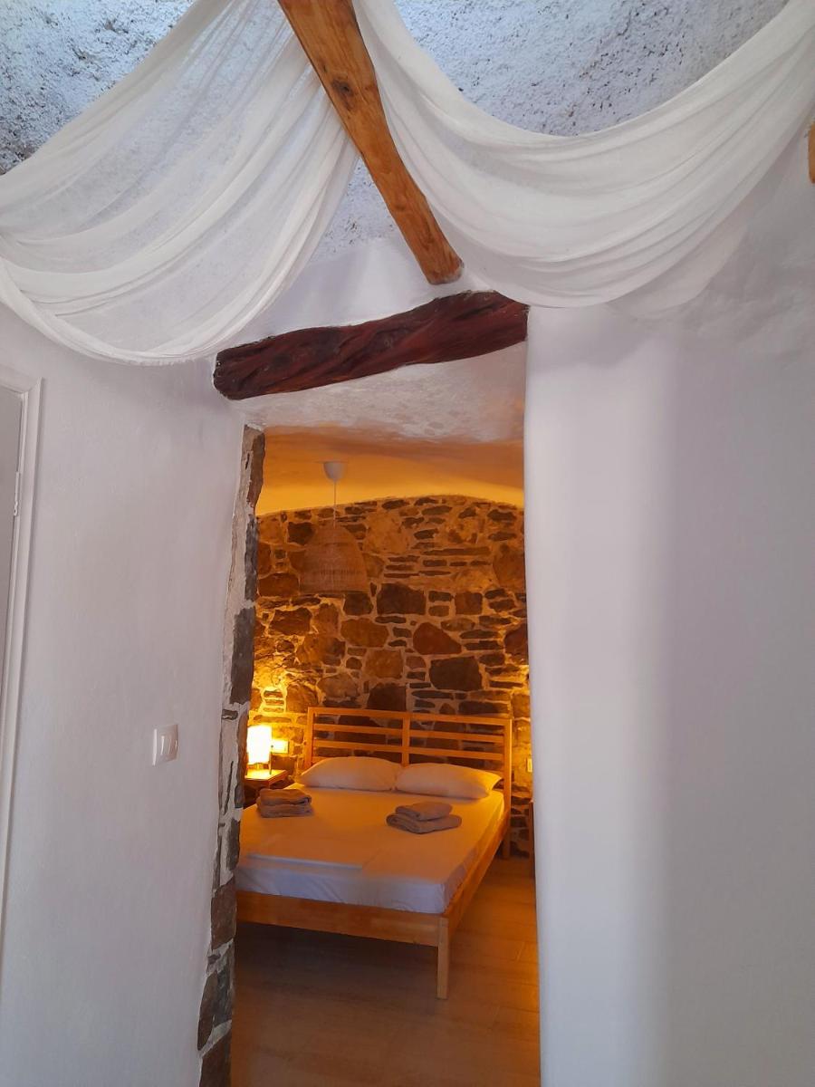 Salty Caves Apartments Milos view 3