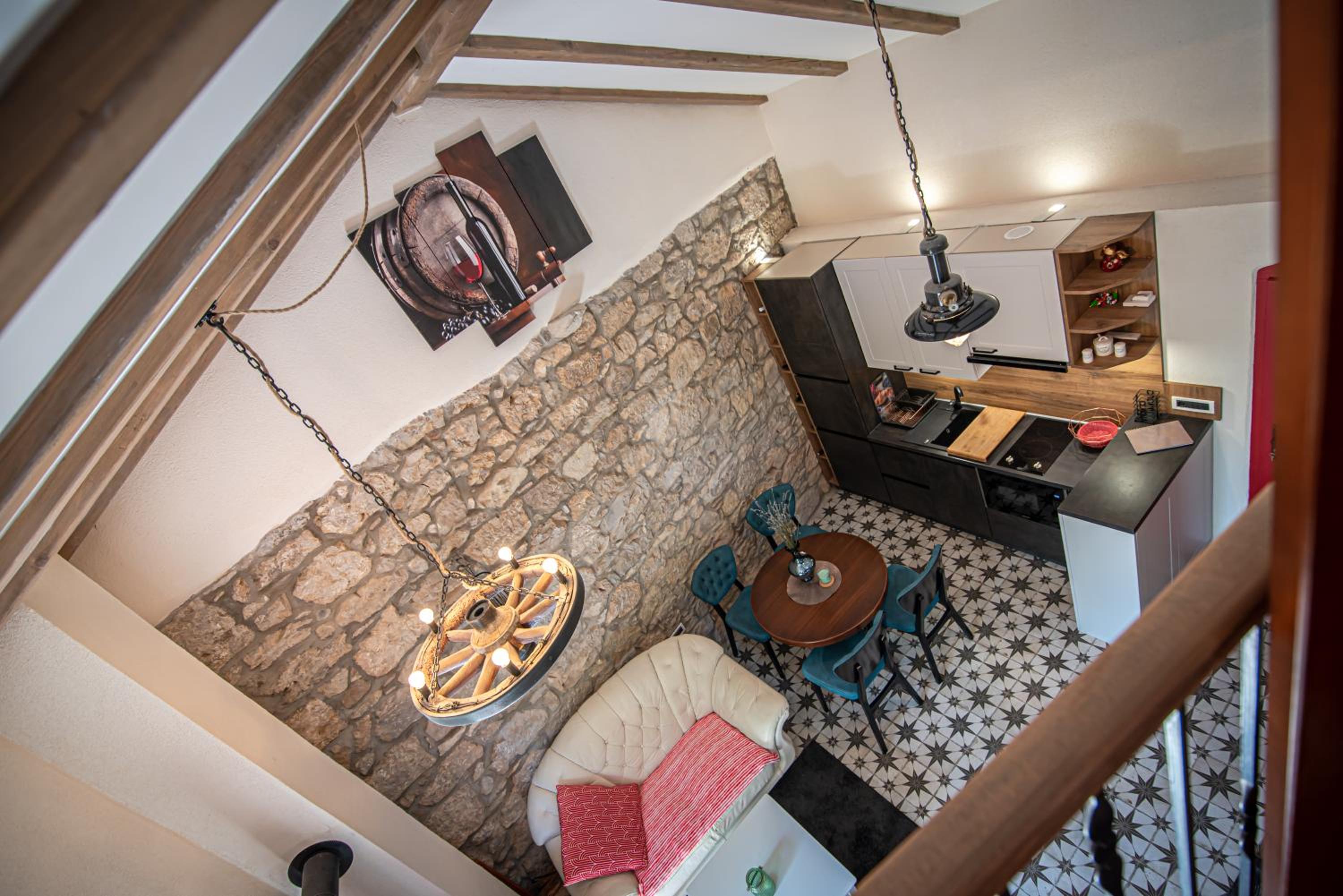 Vrhi Cicarije - Brgudac, Opatija with free parking