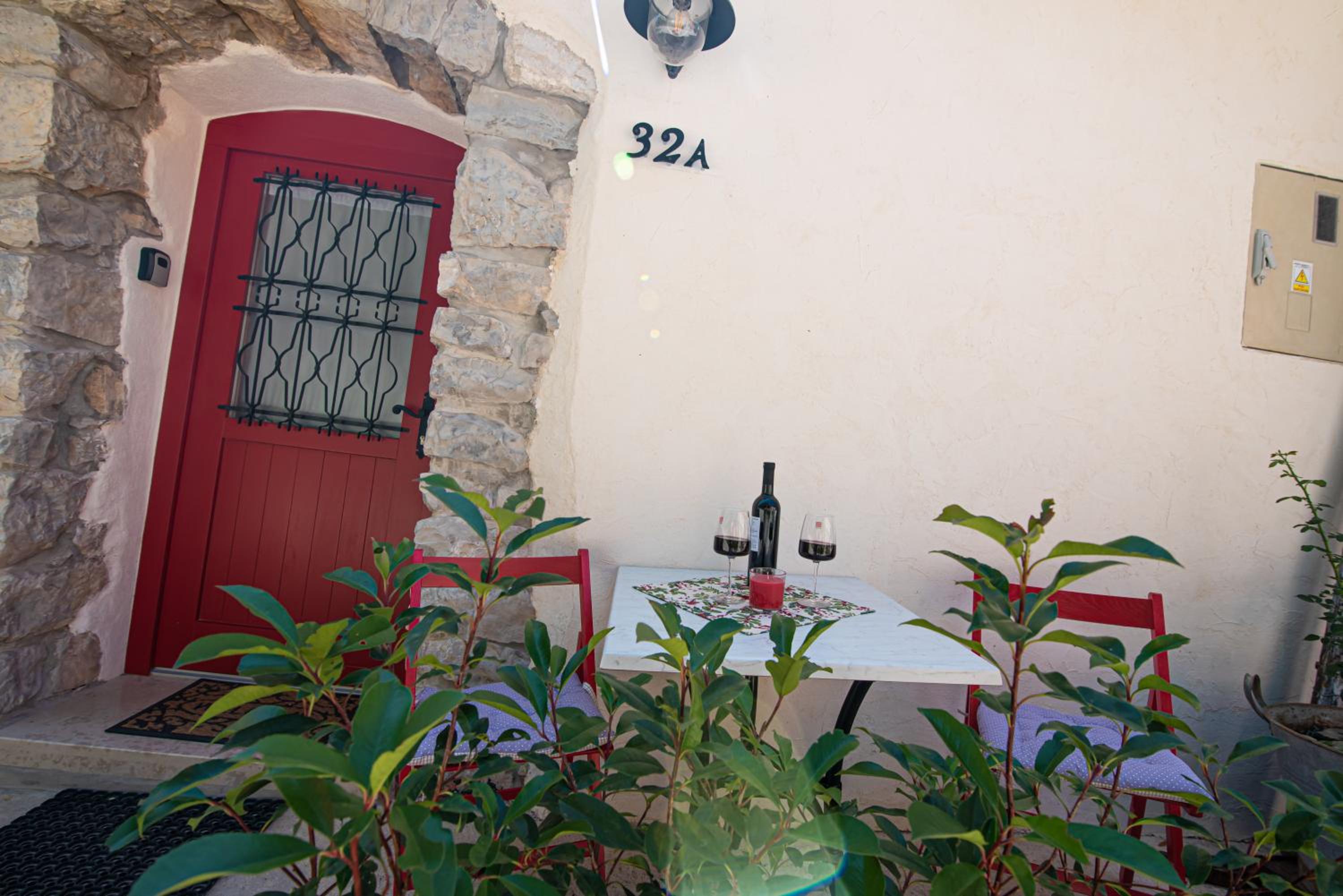 Vrhi Cicarije - Brgudac, Opatija with free parking