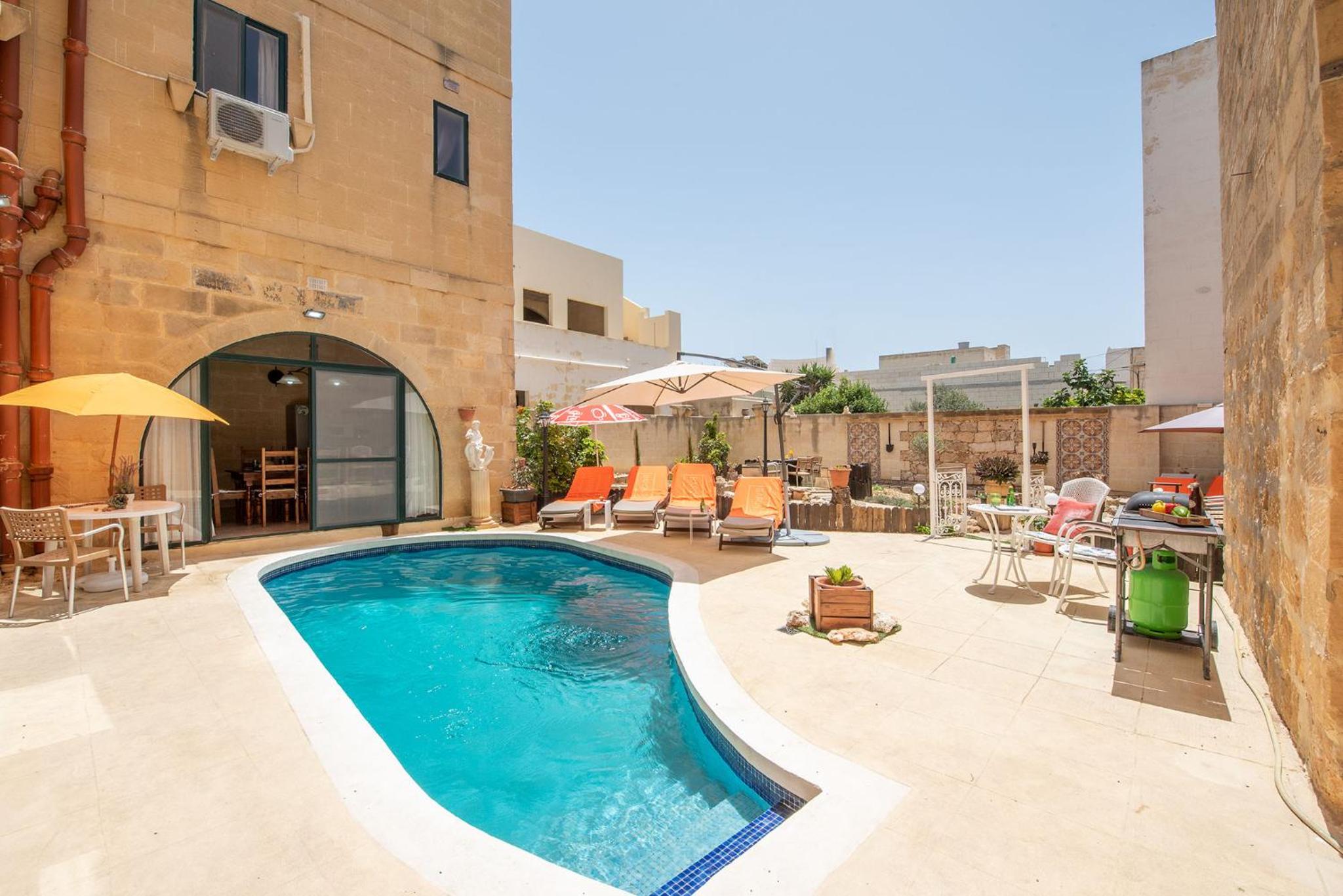 Ta Indri Holiday Home photo 3