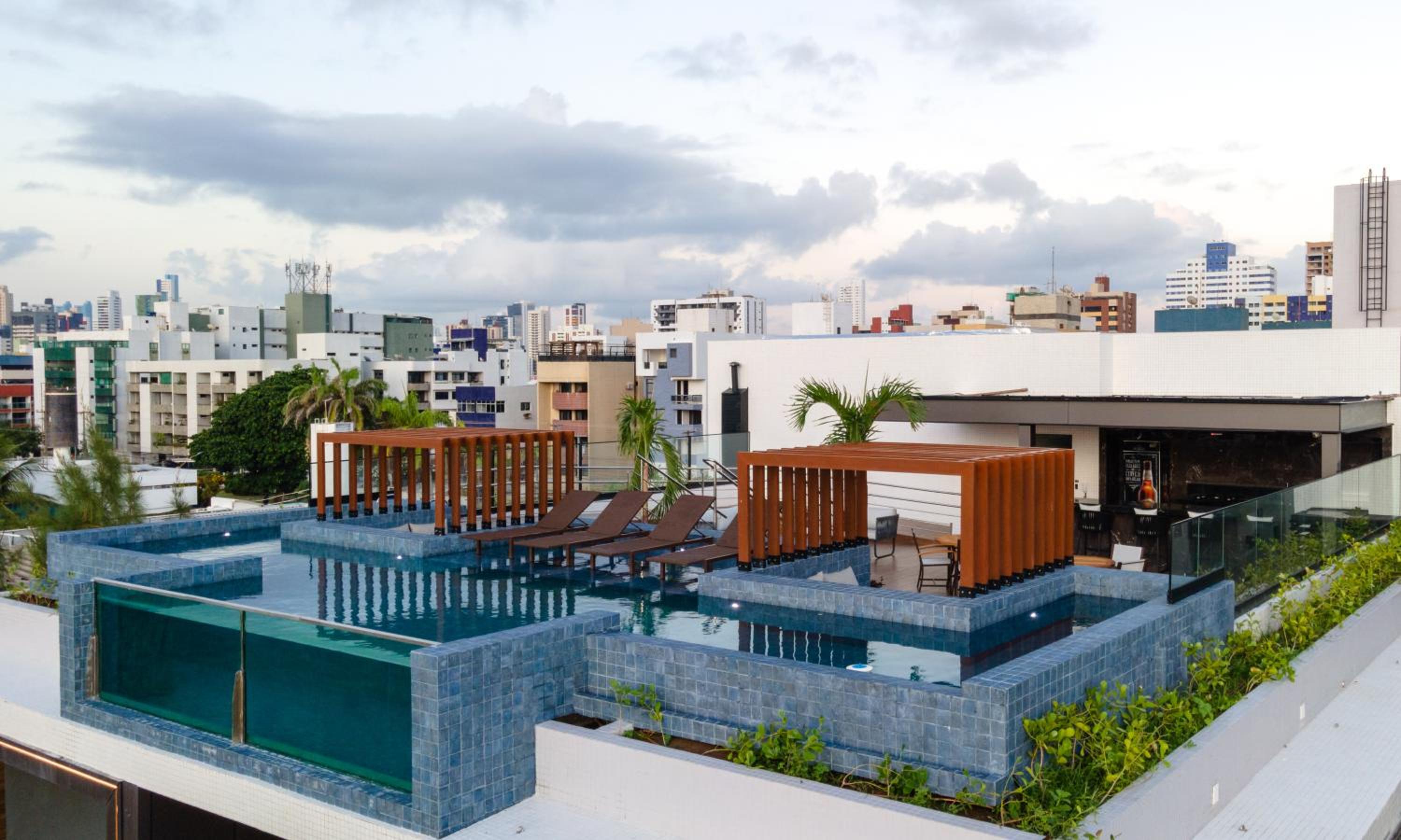 Loft com jacuzzi privativa frente mar do Bessa
