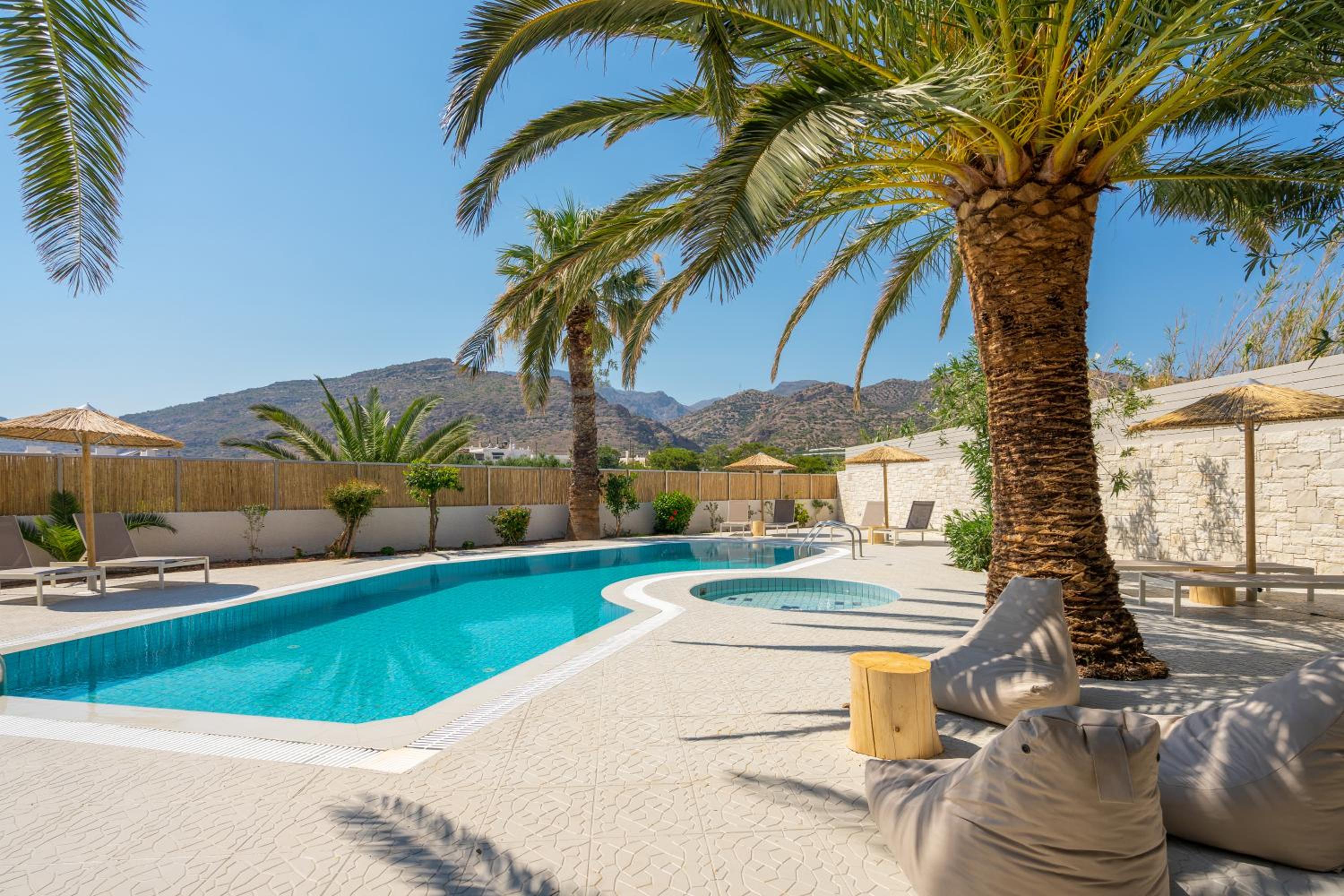 Okeanis Mystique South photo 3