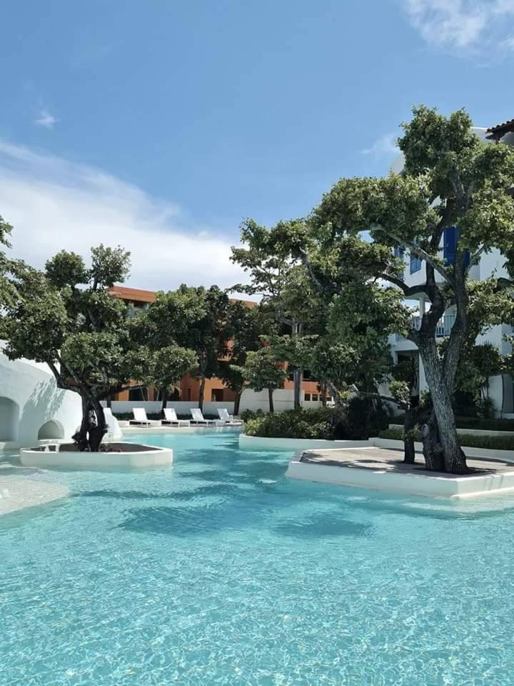 Hotel Chelona Huahin Beachfront Condominium