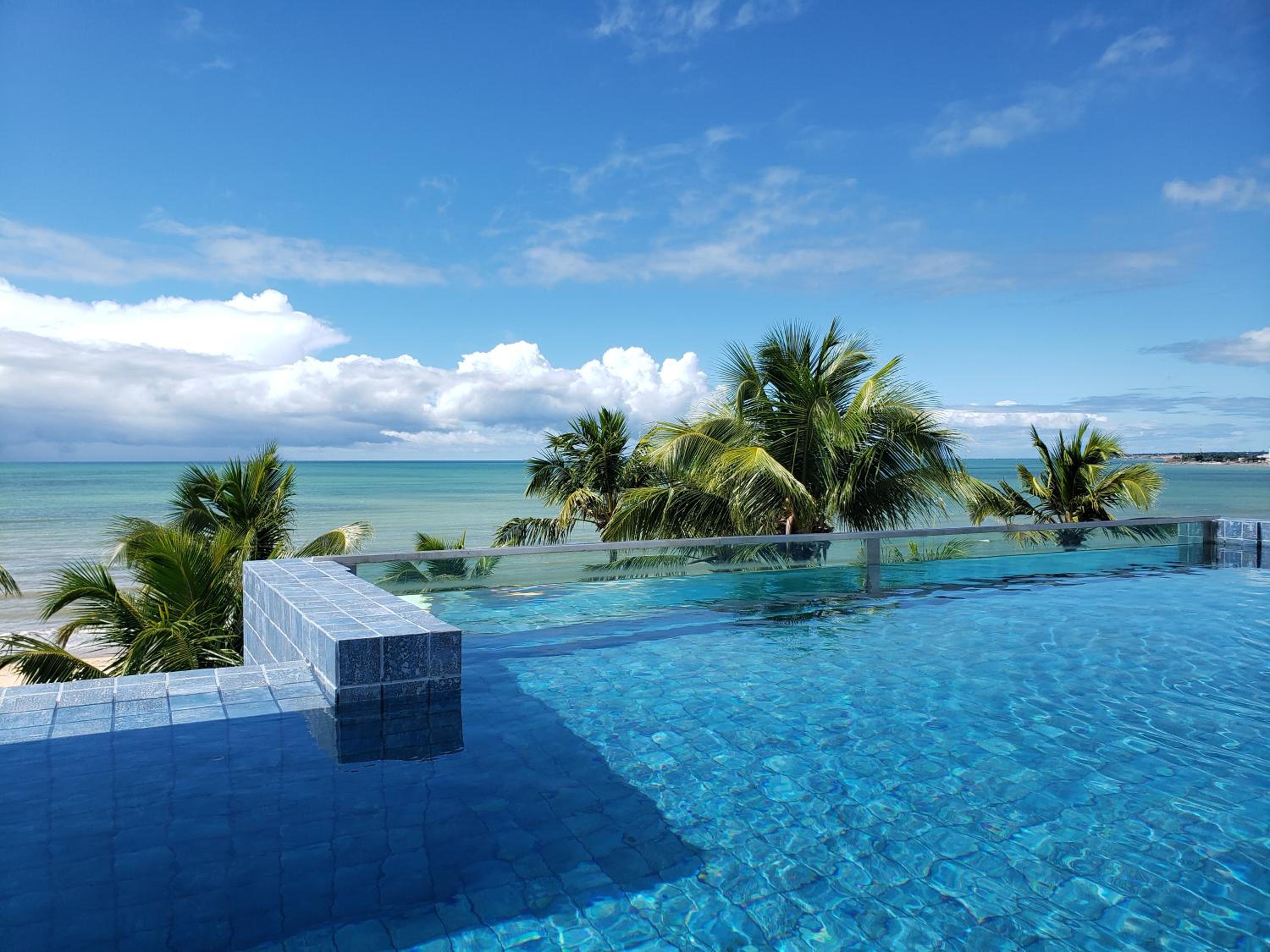 Loft com jacuzzi privativa frente mar do Bessa