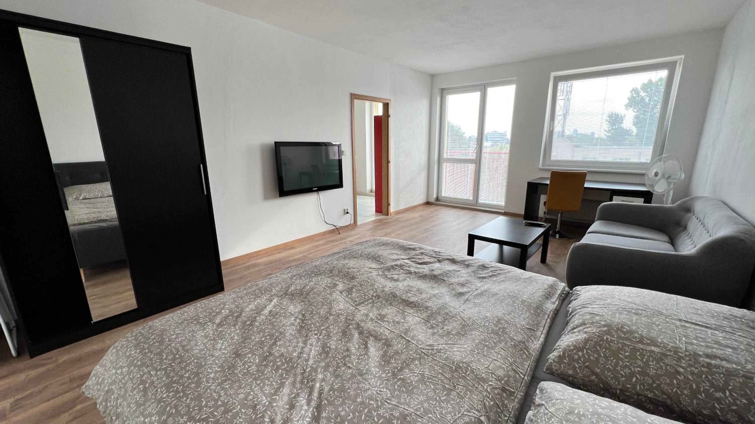 1 room Apartment with balcony, Dolezalova street view 2