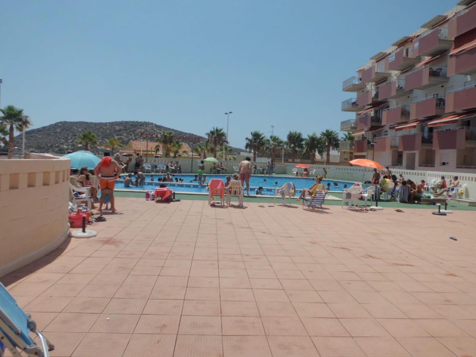 Apartamento con piscina en primera linea de playa