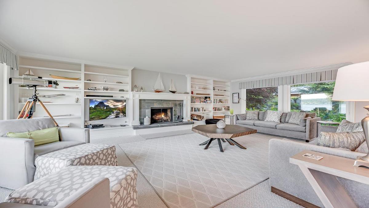 Deep Cove Retreat on the Ocean