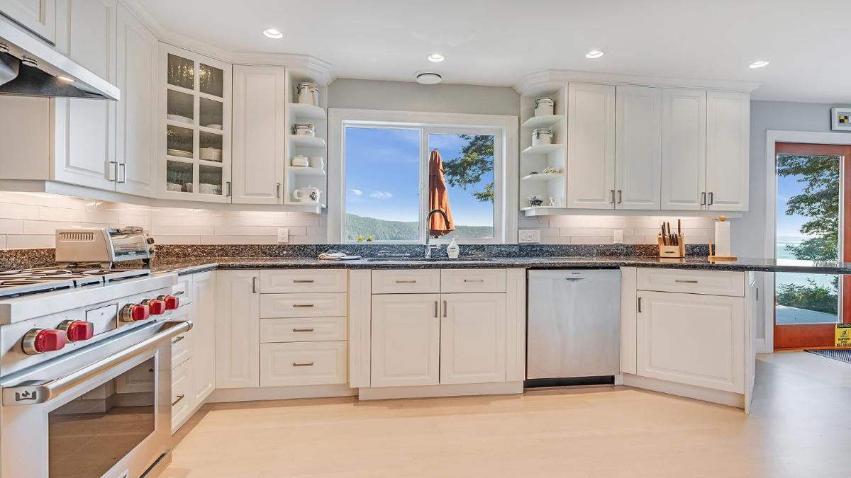 Deep Cove Retreat on the Ocean