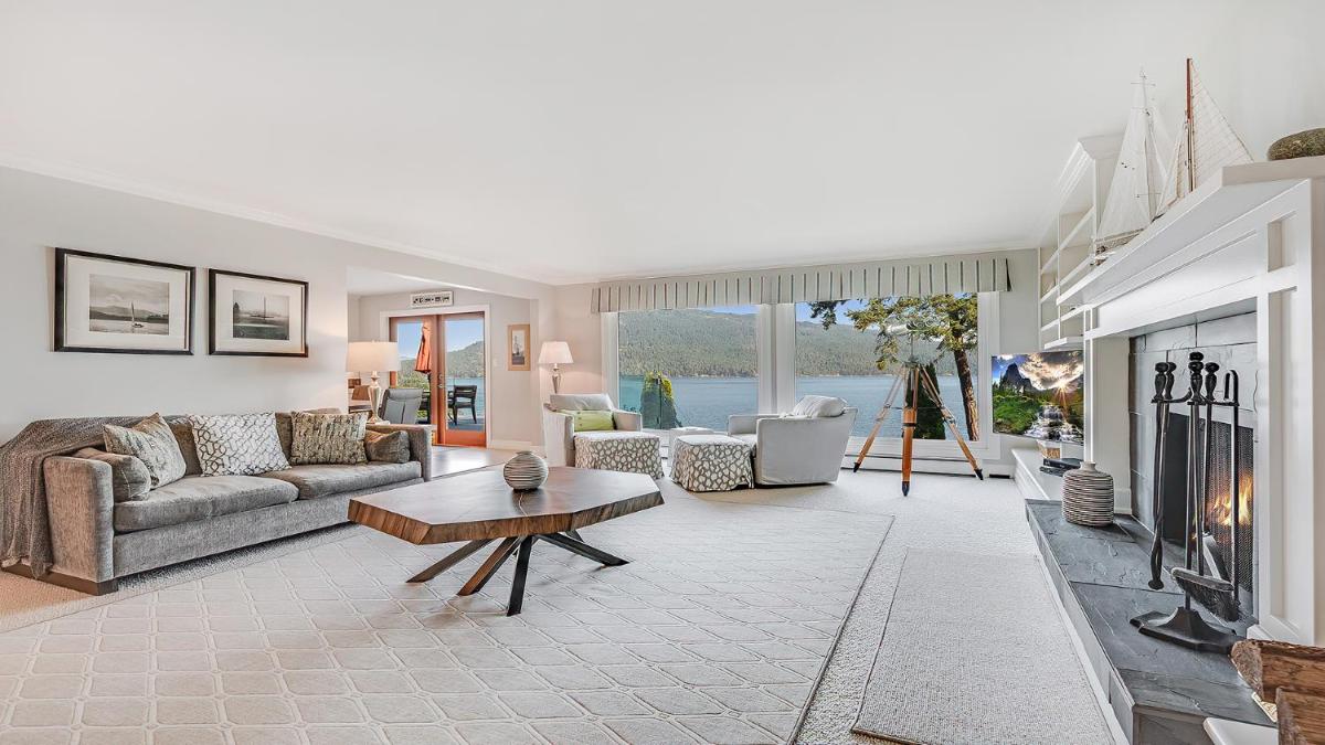 Deep Cove Retreat on the Ocean
