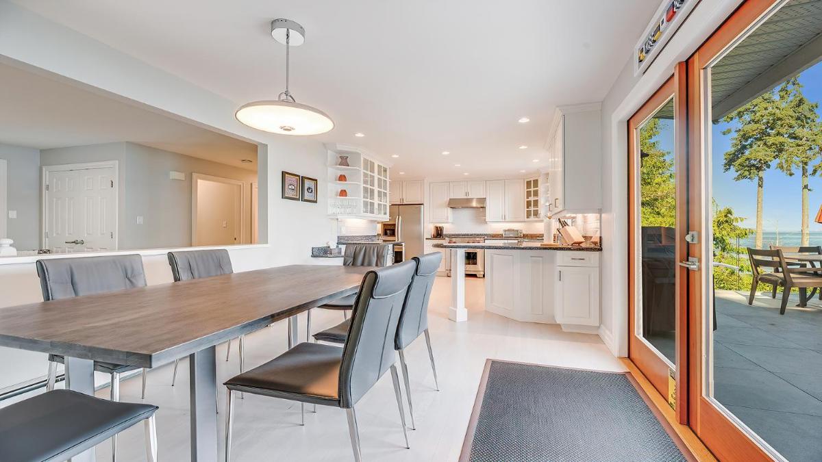 Deep Cove Retreat on the Ocean