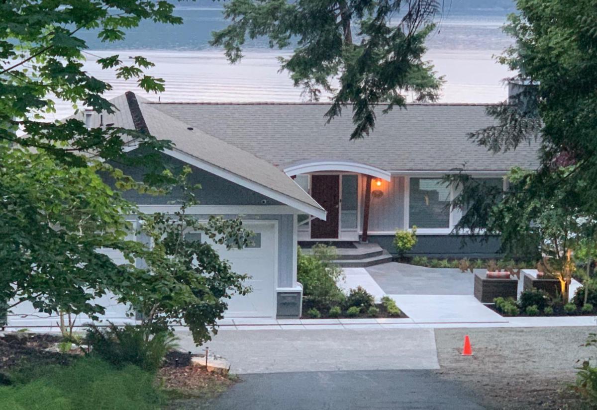 Deep Cove Retreat on the Ocean