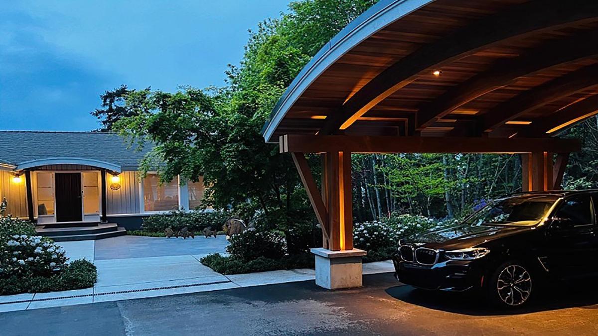 Deep Cove Retreat on the Ocean