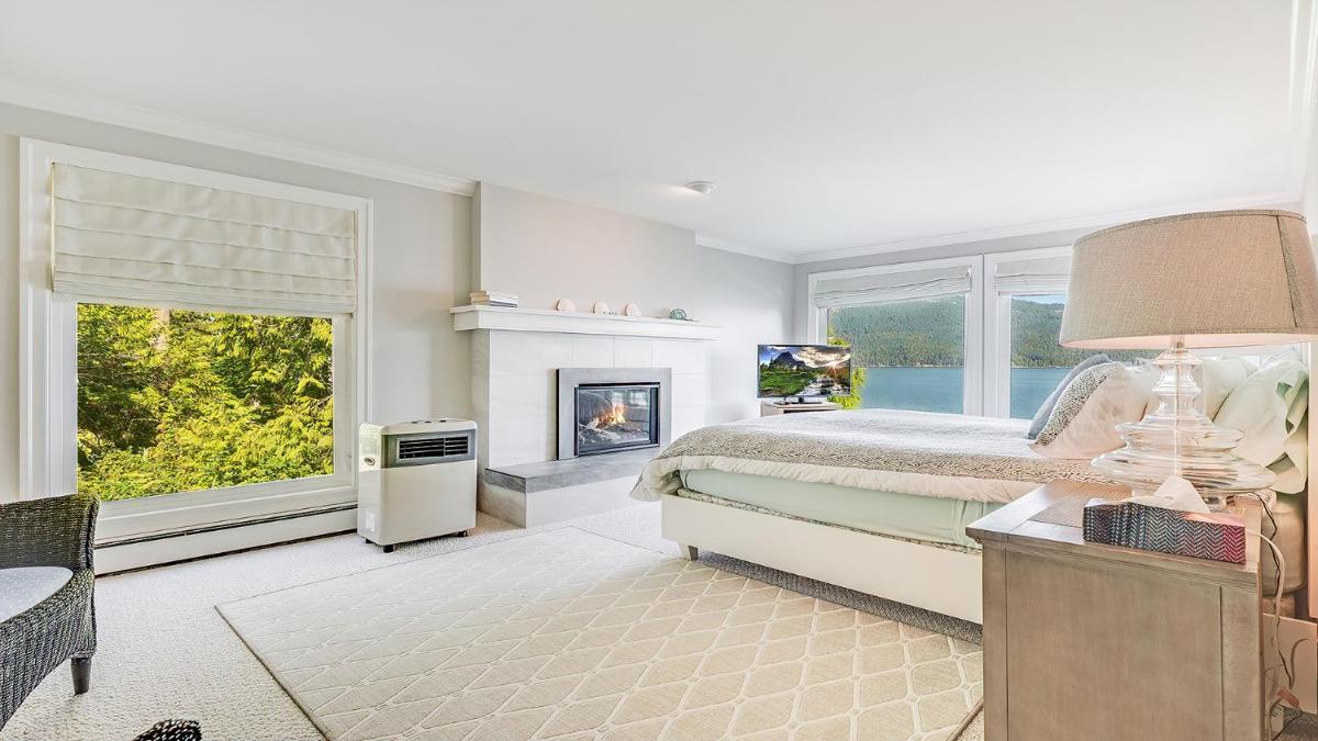 Deep Cove Retreat on the Ocean