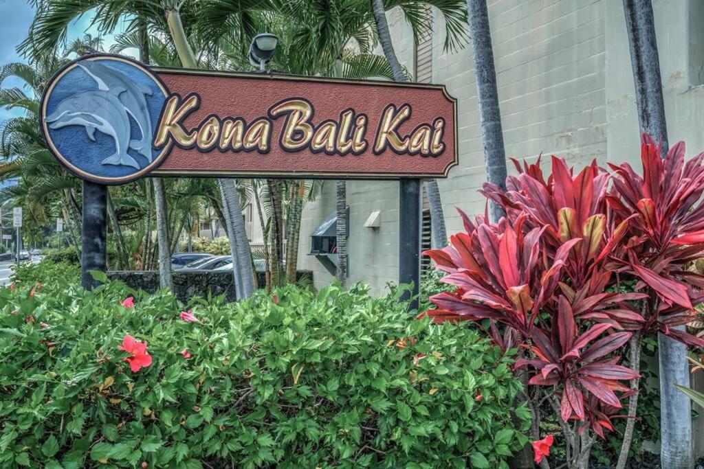 Tropical Paradise, Relaxing 1BR Condo Near Magic Sands Beach view 5