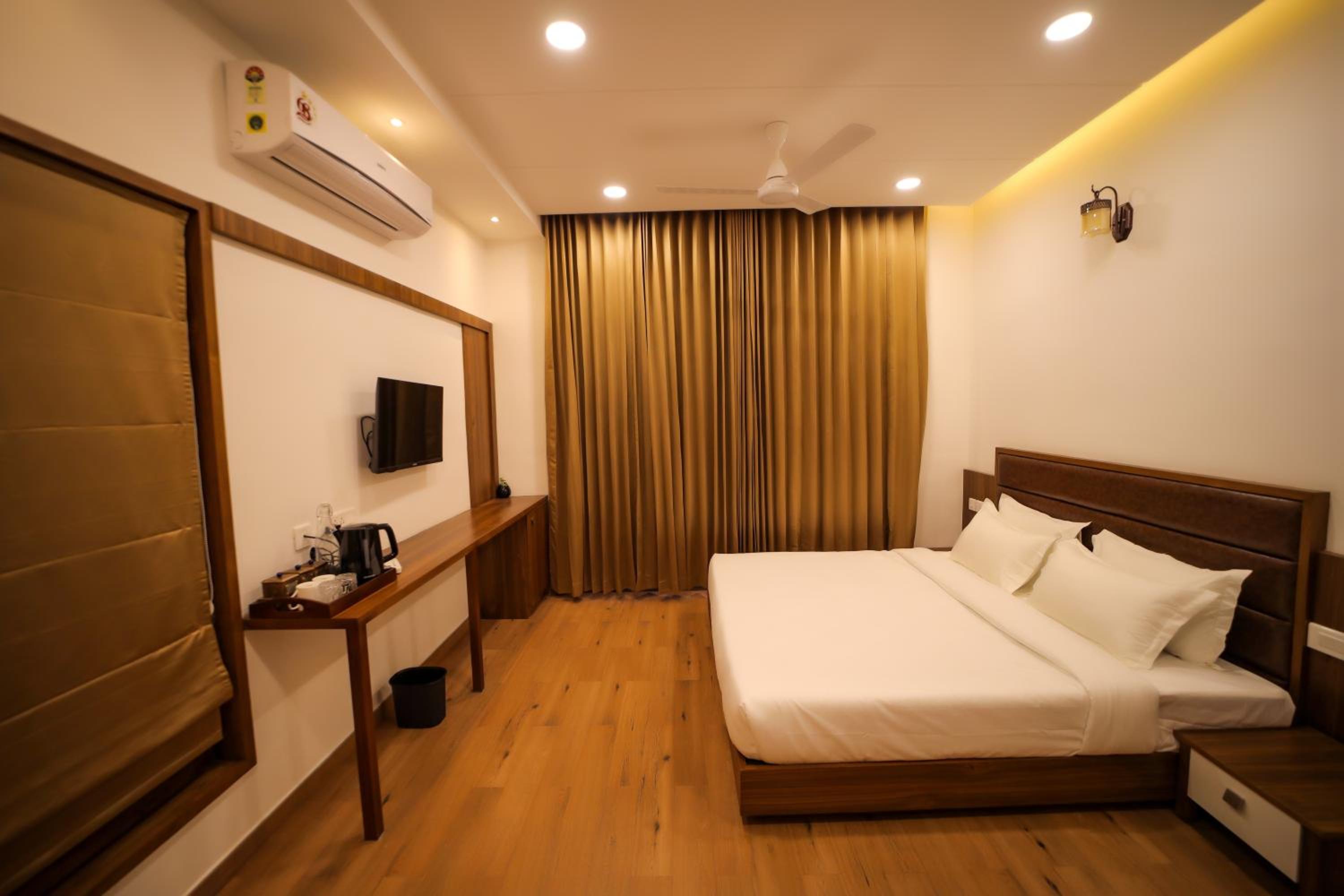 Pakoid Cottages