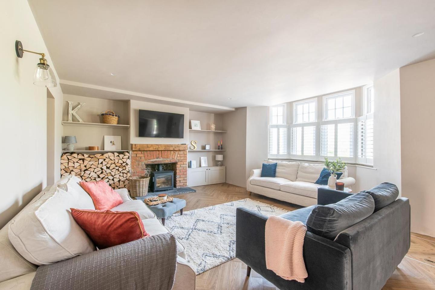 Luxury House sleeps 14 with Secret Bar near Bath view 2