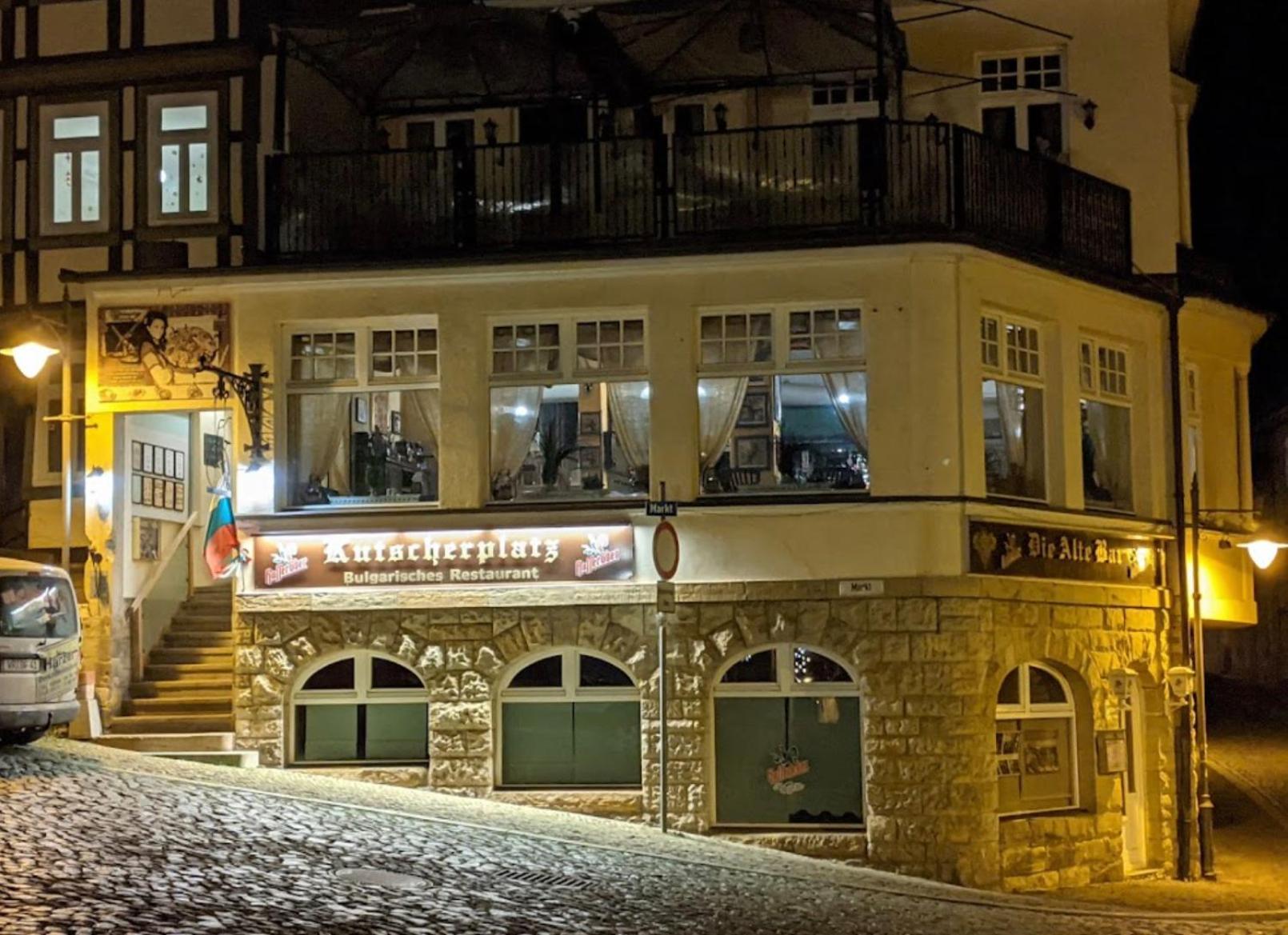 An der Kirchtreppe