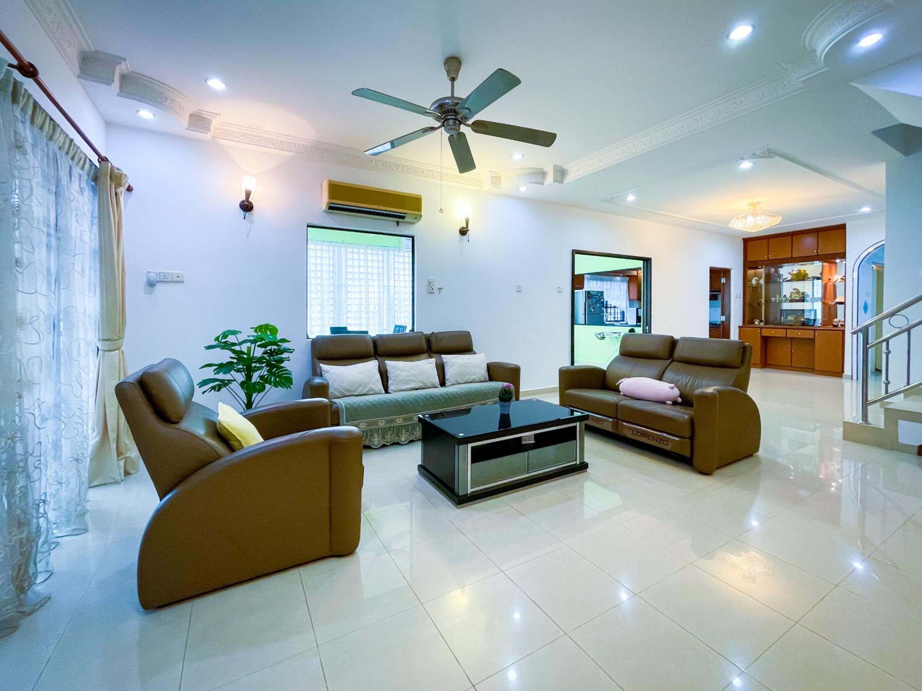 Tupai Mas Semi-D 4BR 2mins to LakeGarden & Zoo photo 4