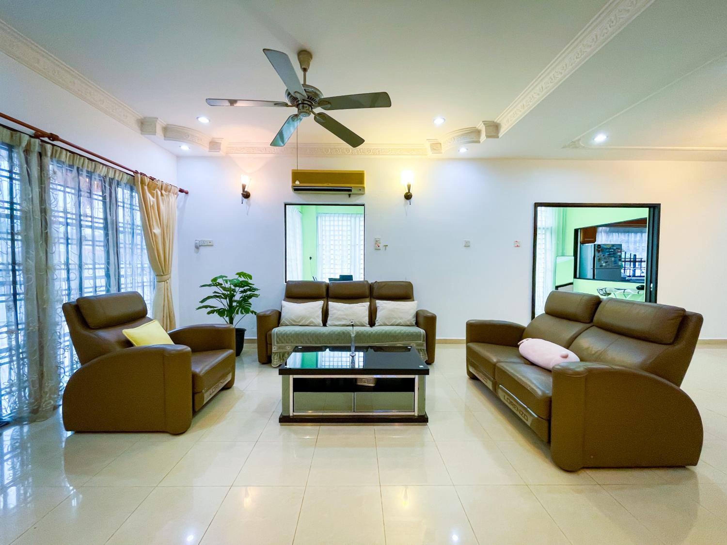 Tupai Mas Semi-D 4BR 2mins to LakeGarden & Zoo photo 6