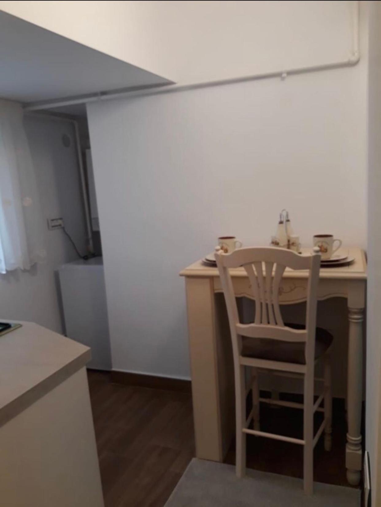 Garsoniera lux centru pietonal Tîrgu - Jiu view 5