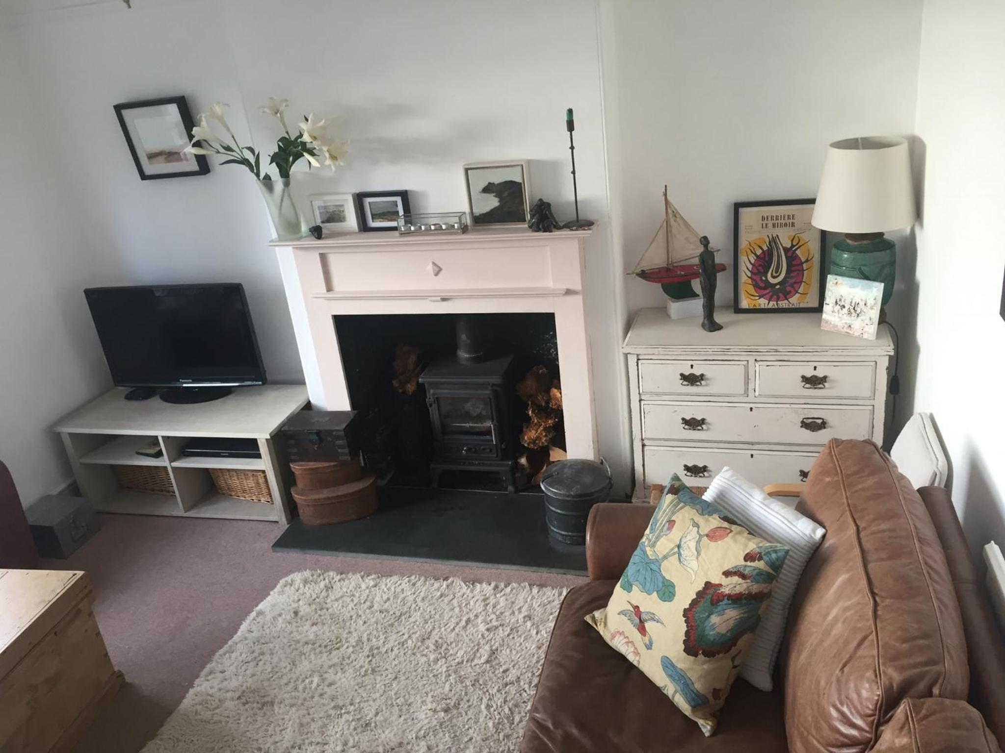 5 Bed House - Sleeps 15 - Pets - Garden - Parking view 2