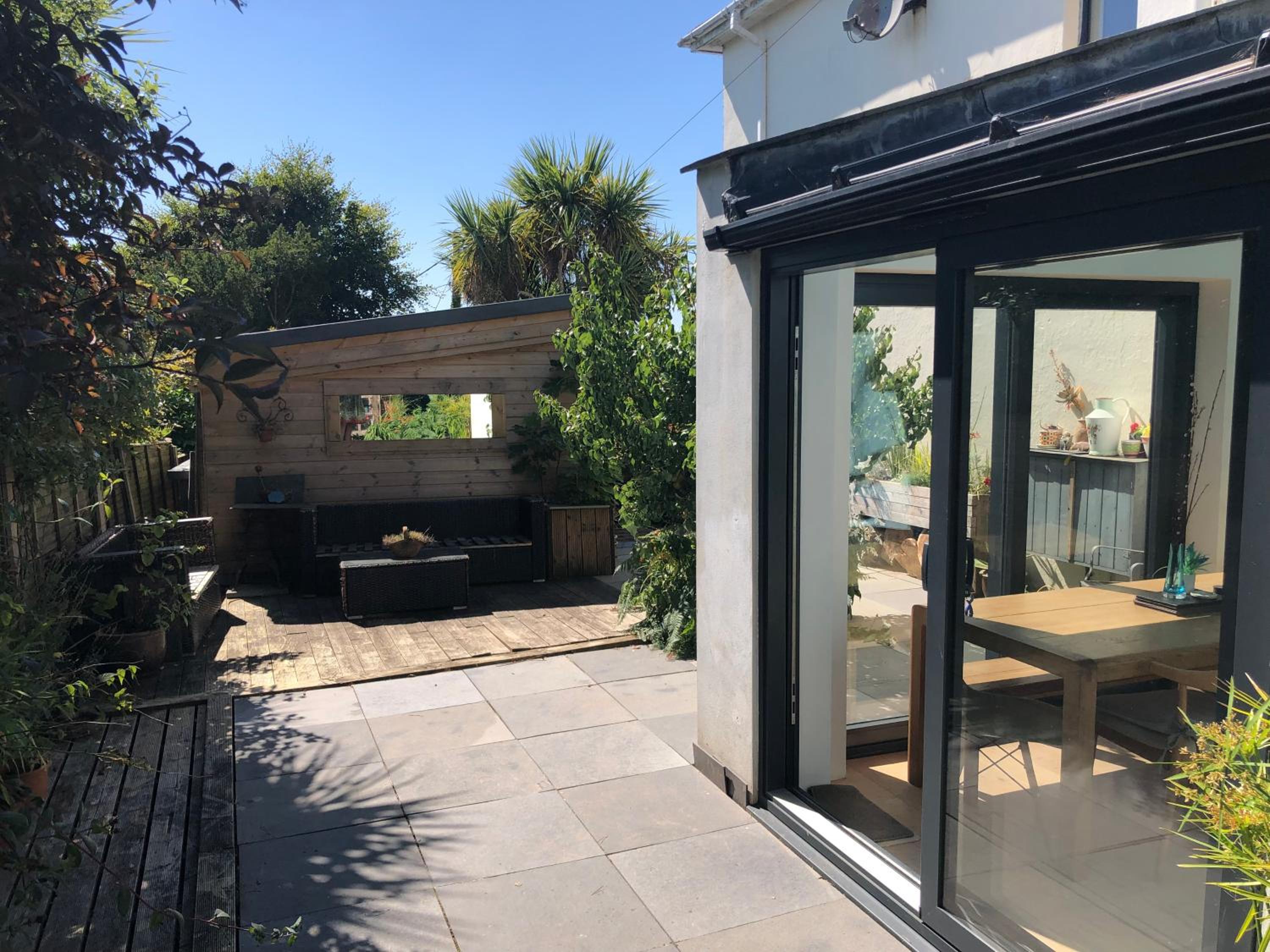 5 Bed House - Sleeps 15 - Pets - Garden - Parking view 4