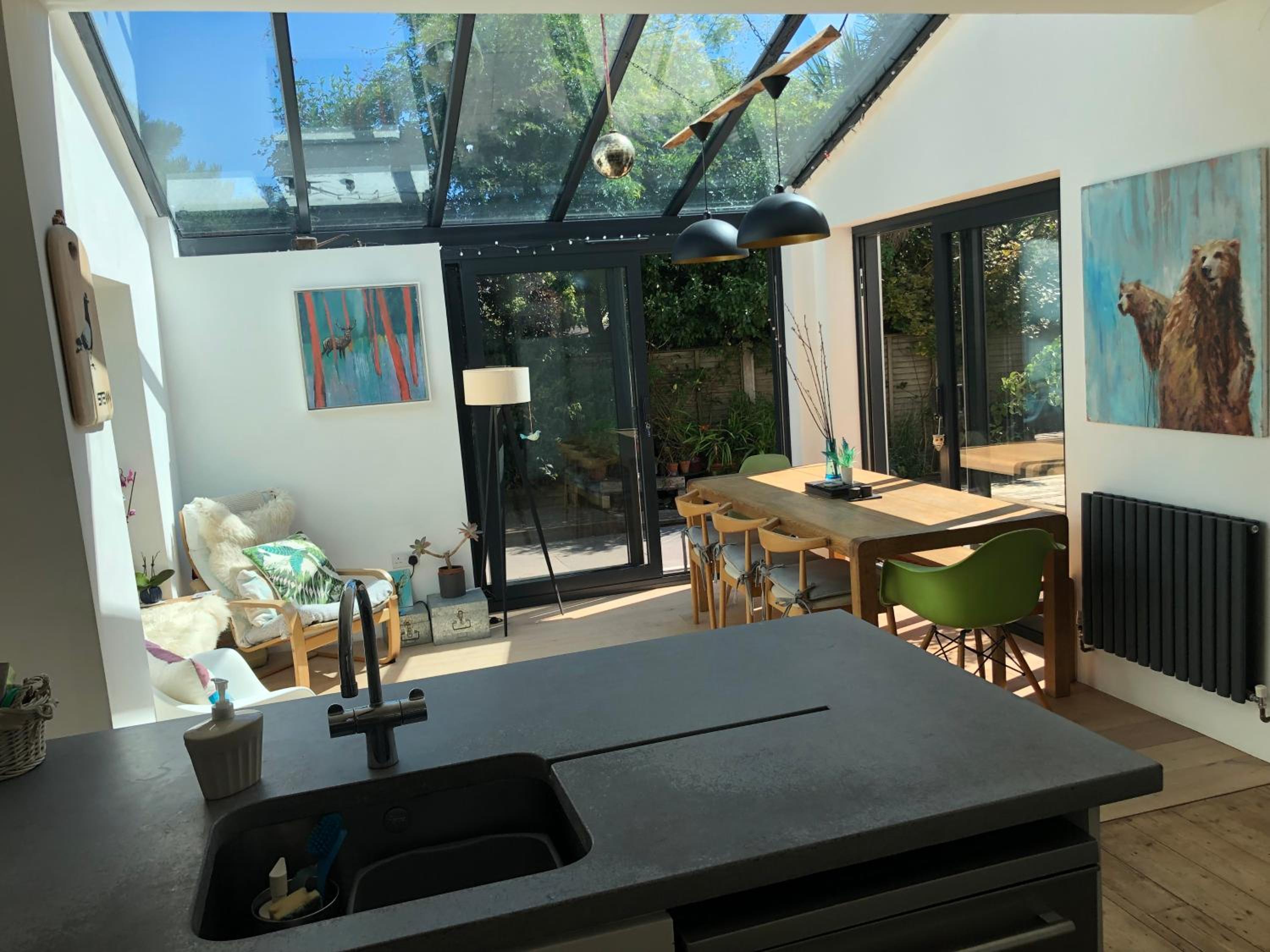 5 Bed House - Sleeps 15 - Pets - Garden - Parking view 3