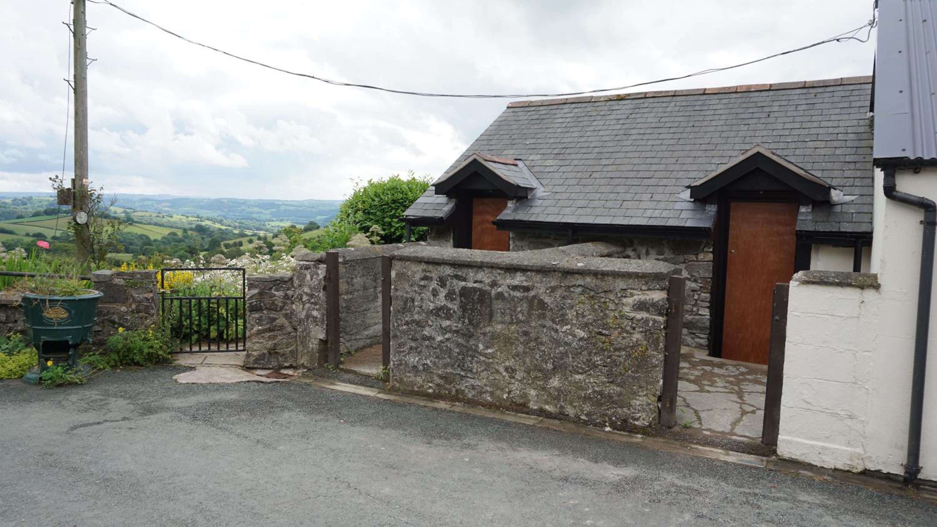 Wheat Cottage - 5* Cyfie Farm with private covered hot tub