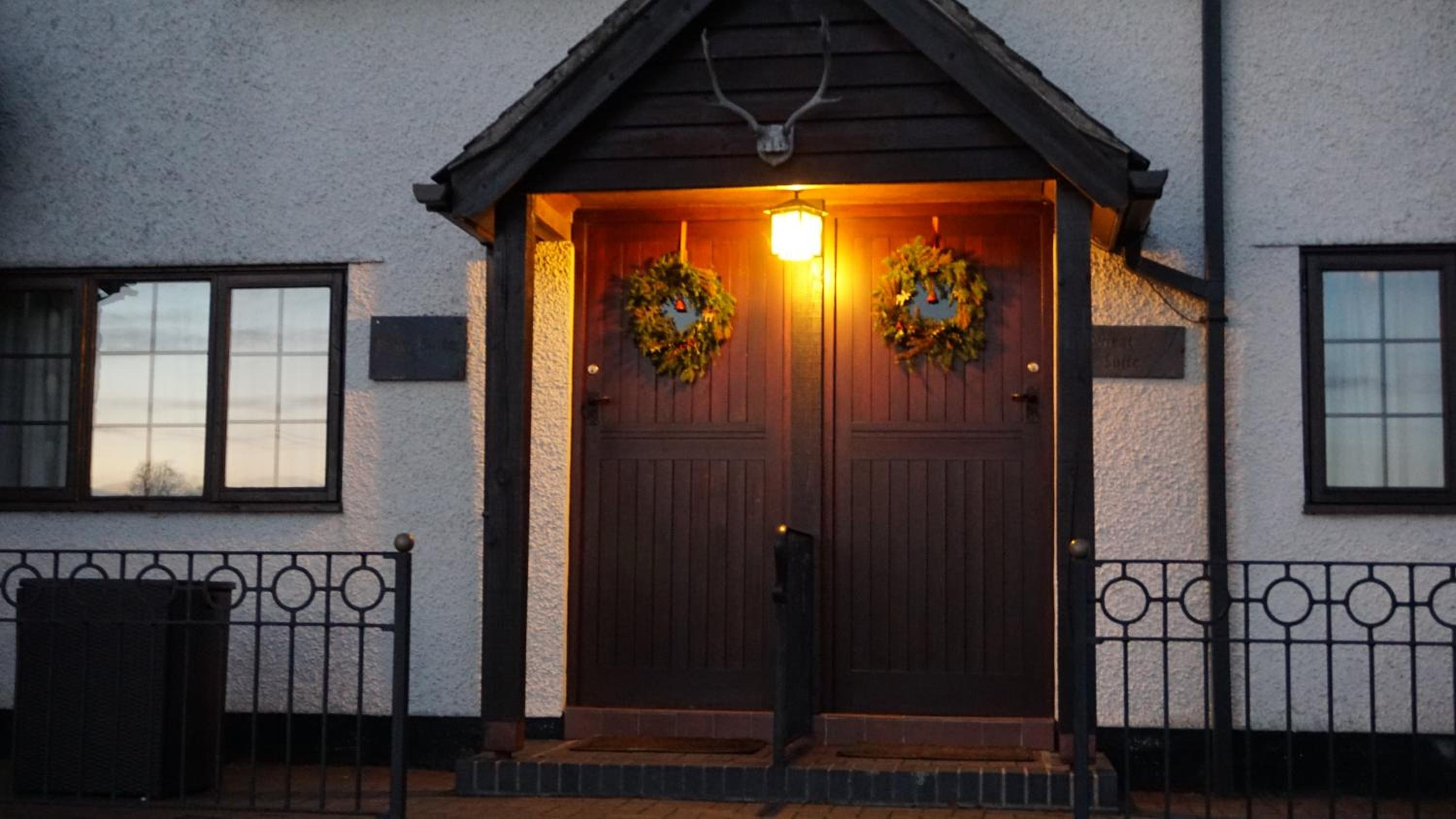 Hotel Wheat Cottage - 5 Cyfie Farm With Private Covered Hot Tub