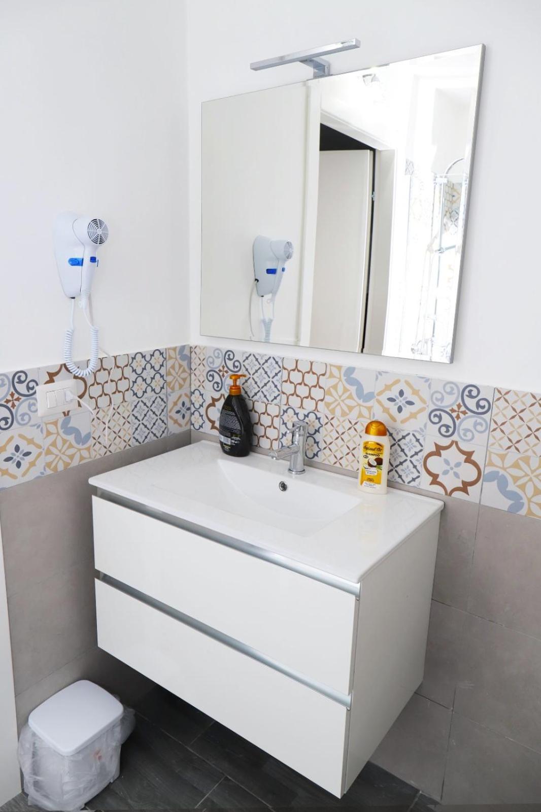 suite Nicolai 165 en Bari — bathroom