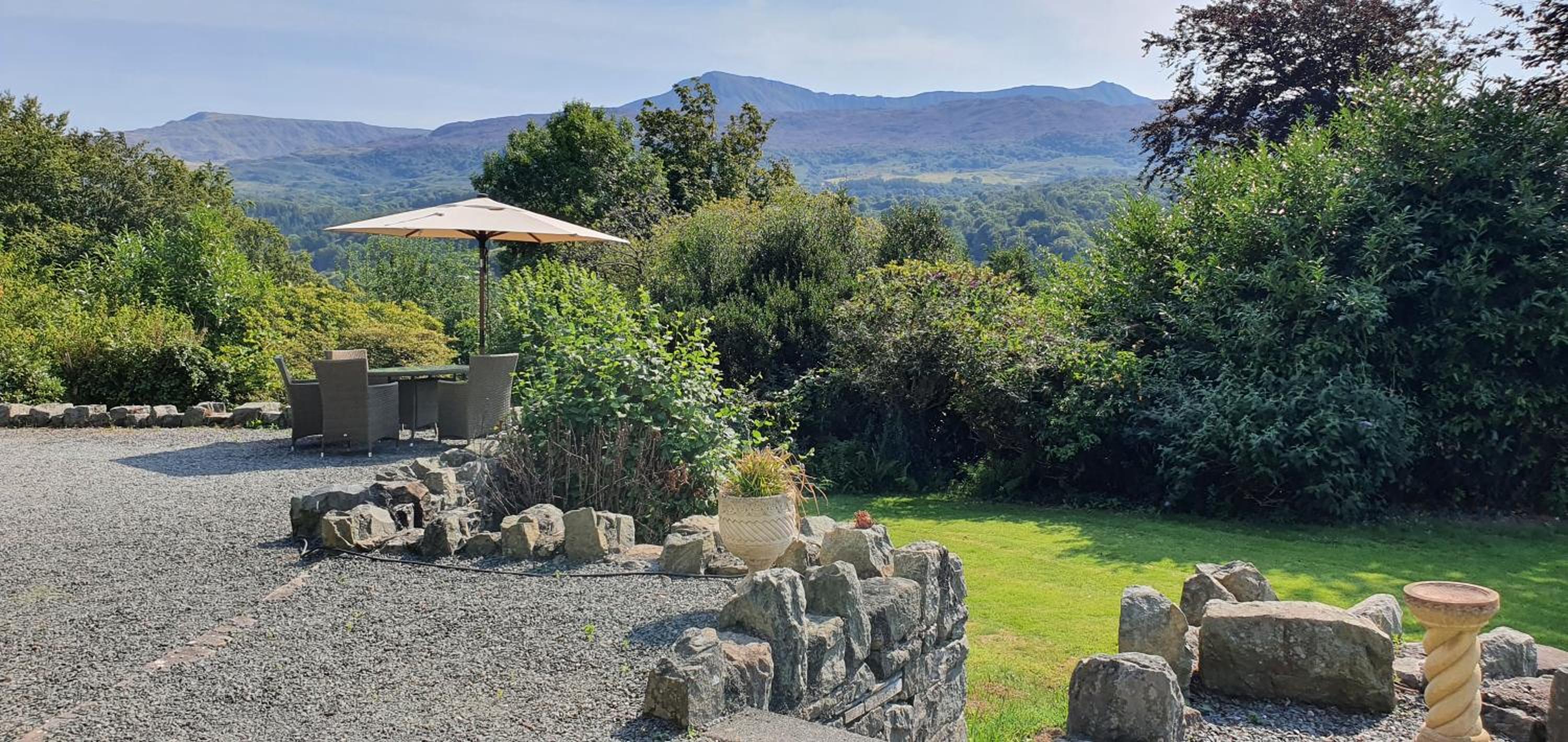 Large Mach Apartment at Pen Y Coed Hall view 4