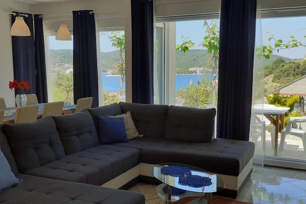 Vis - luxury holiday villa with swimming pool view 2