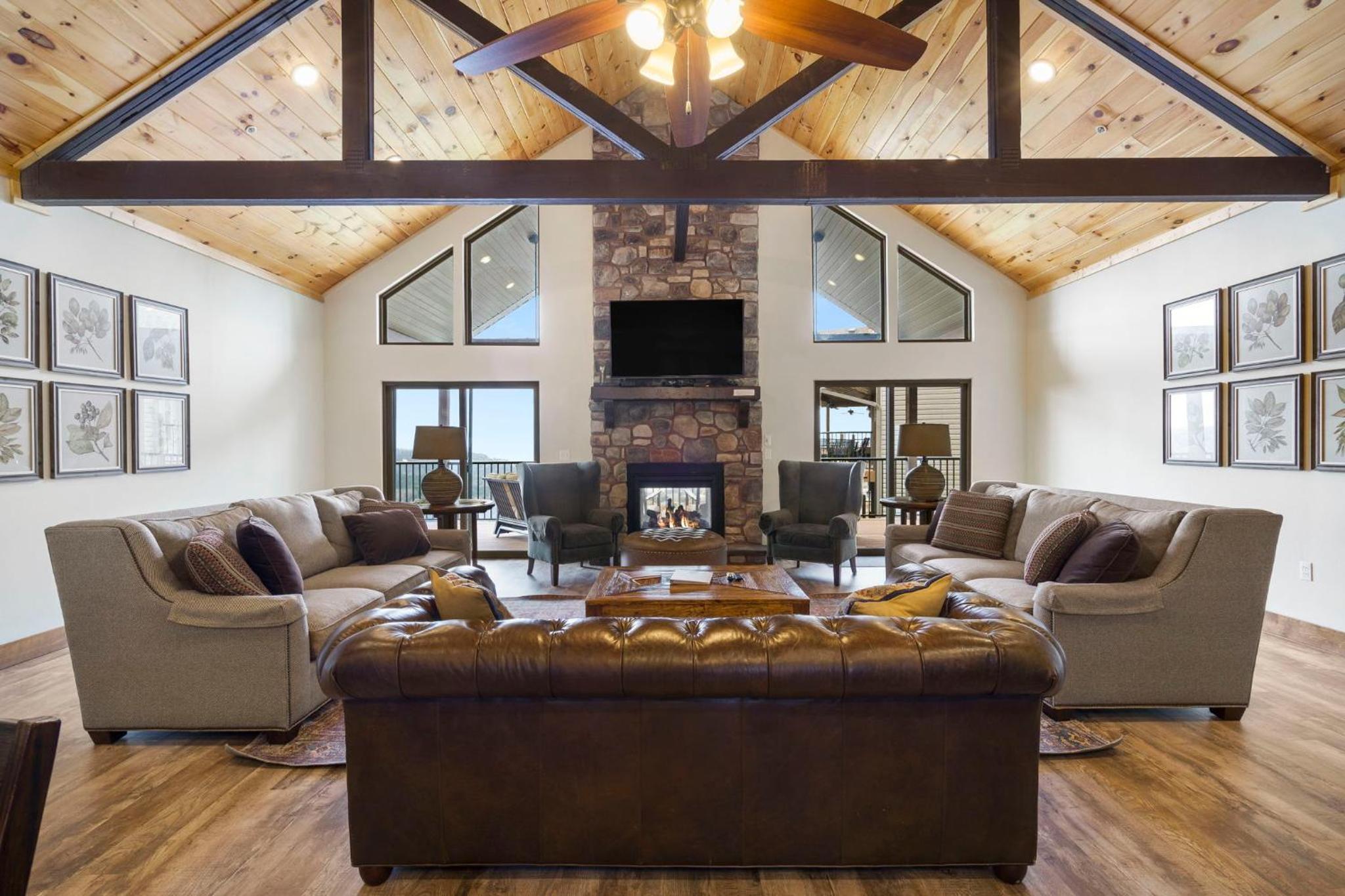 Branson Vacations - Beautiful Branson Lodge Close to All the Action - Property Image 1