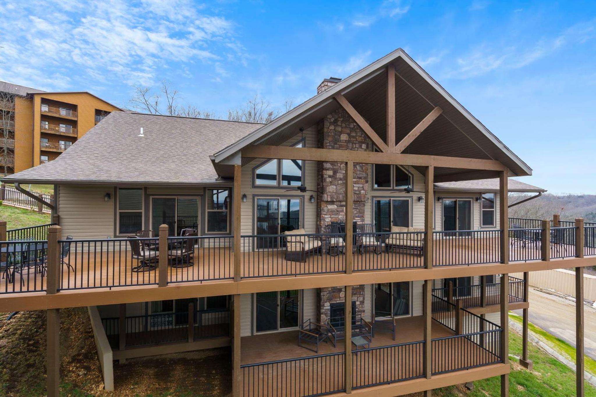 Luxe Lodge Gaming Paradise W Breathtaking Lake Views Indoor Pool Close to SDC view 3